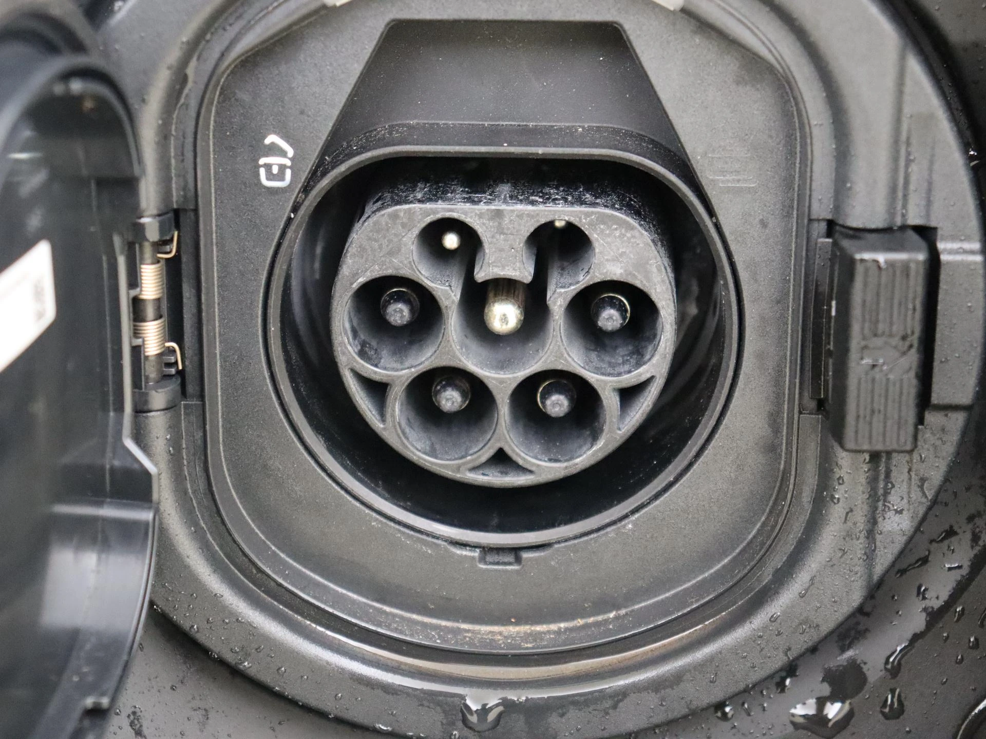 Mercedes-Benz-C-Klasse-image-31