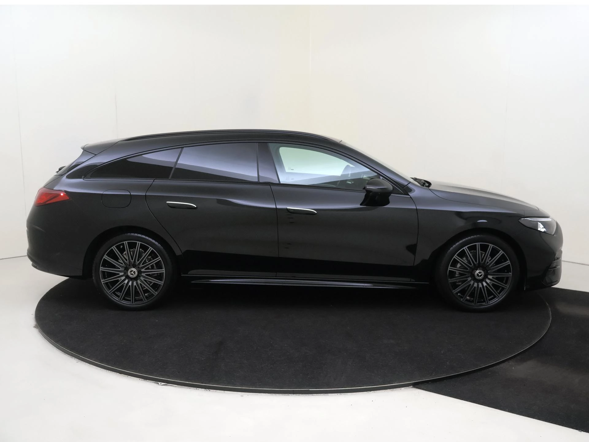 Mercedes-Benz-CLA-image-8