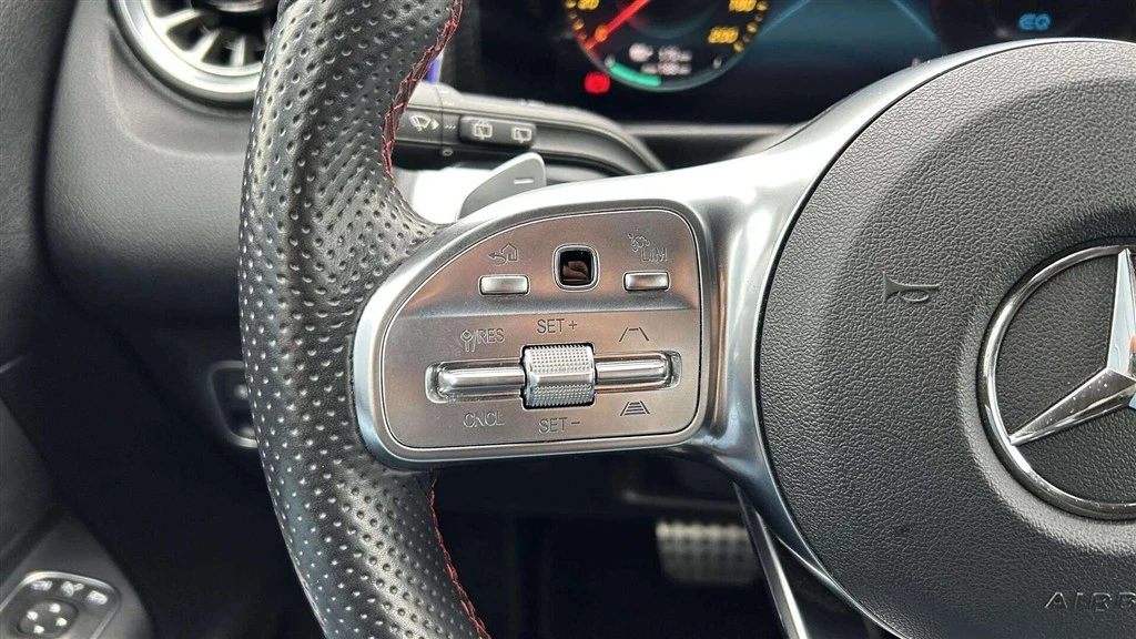 Mercedes-Benz-EQB-image-11