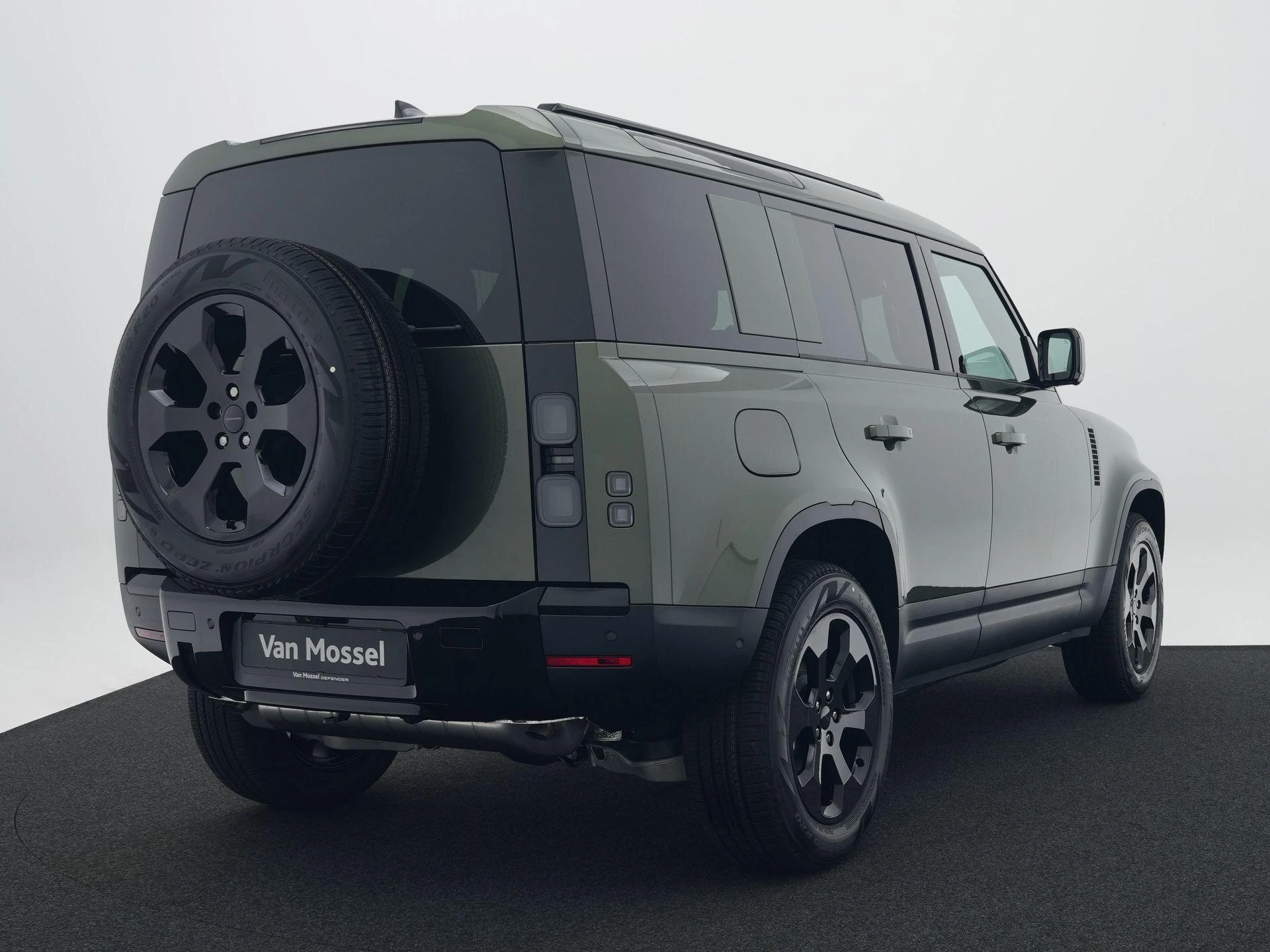 Land Rover-Defender-image-11