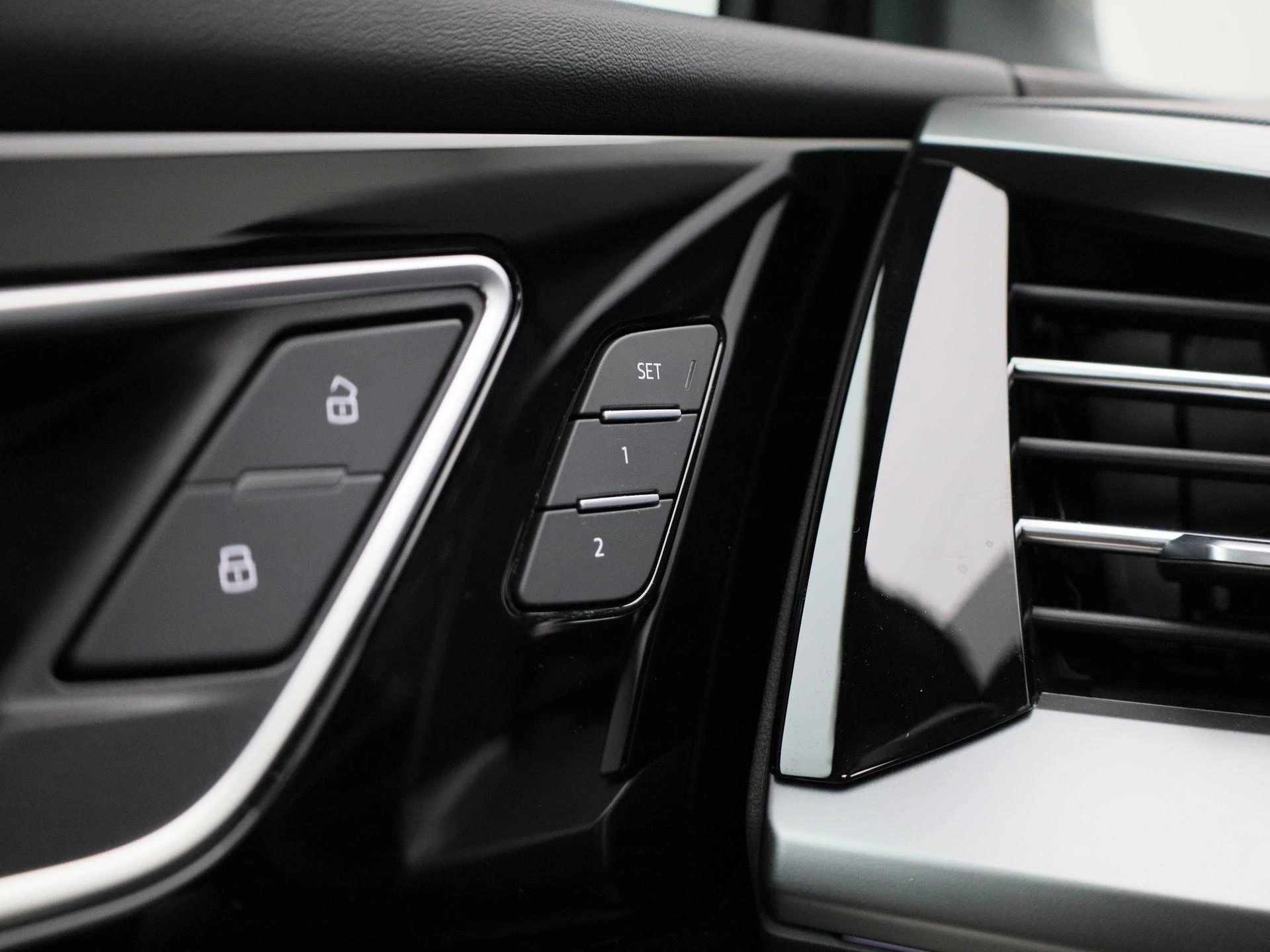 Audi-Q4 e-tron-image-22
