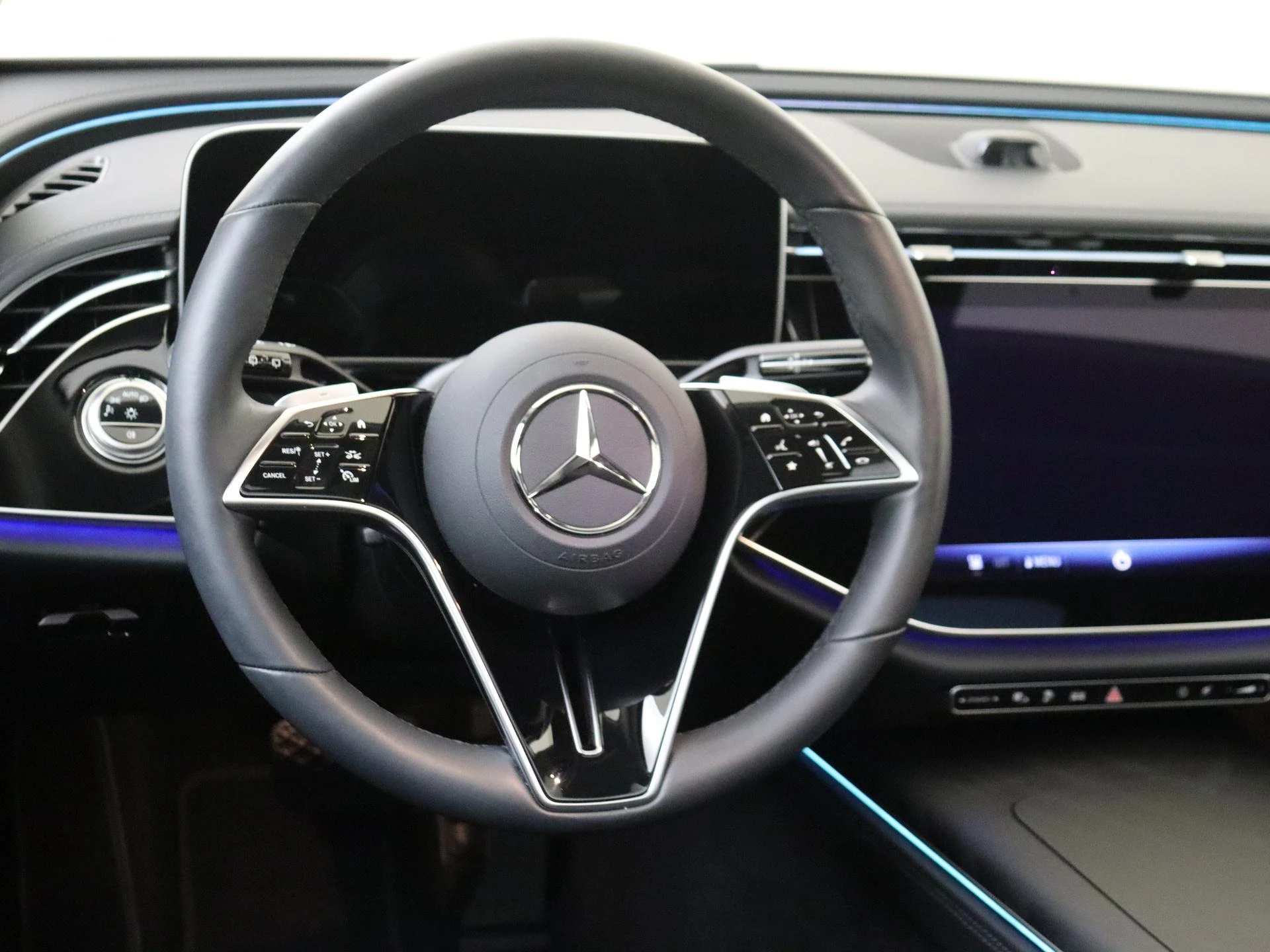 Mercedes-Benz-E-Klasse-image-12