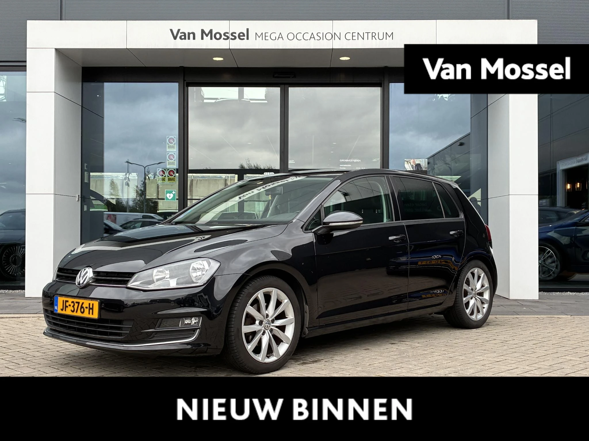 Volkswagen-Golf-image-0