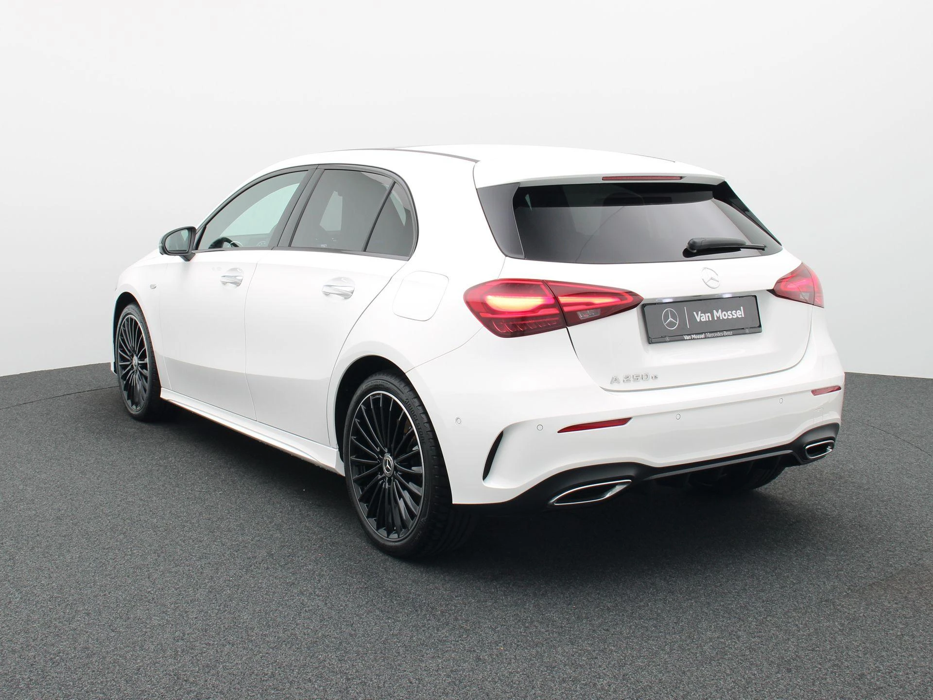 Mercedes-Benz-A-Klasse-image-1