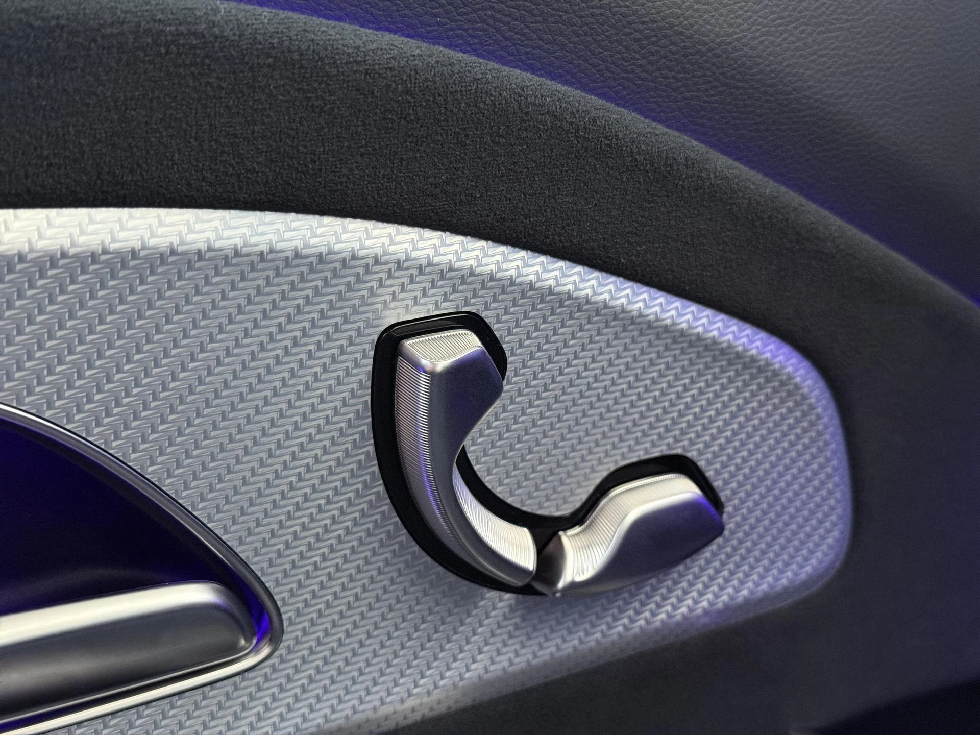 Mercedes-Benz-CLA-image-24