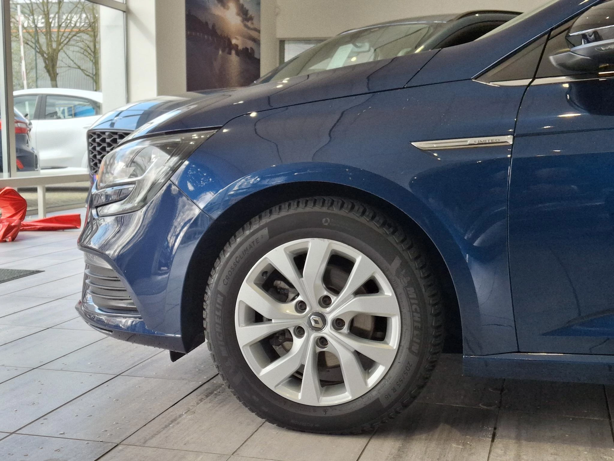 Renault-Mégane Estate-image-4