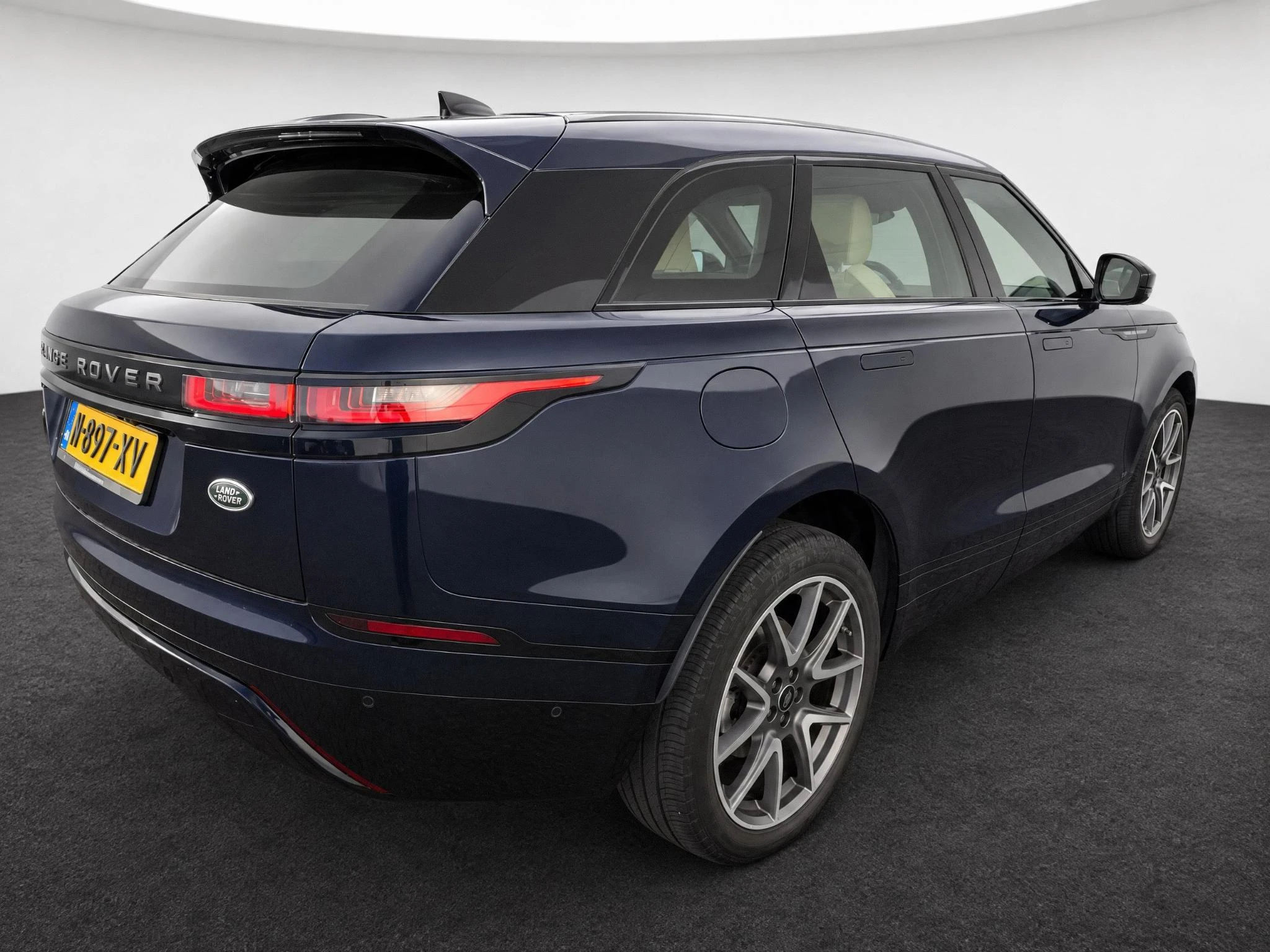 Land Rover-Range Rover Velar-image-5