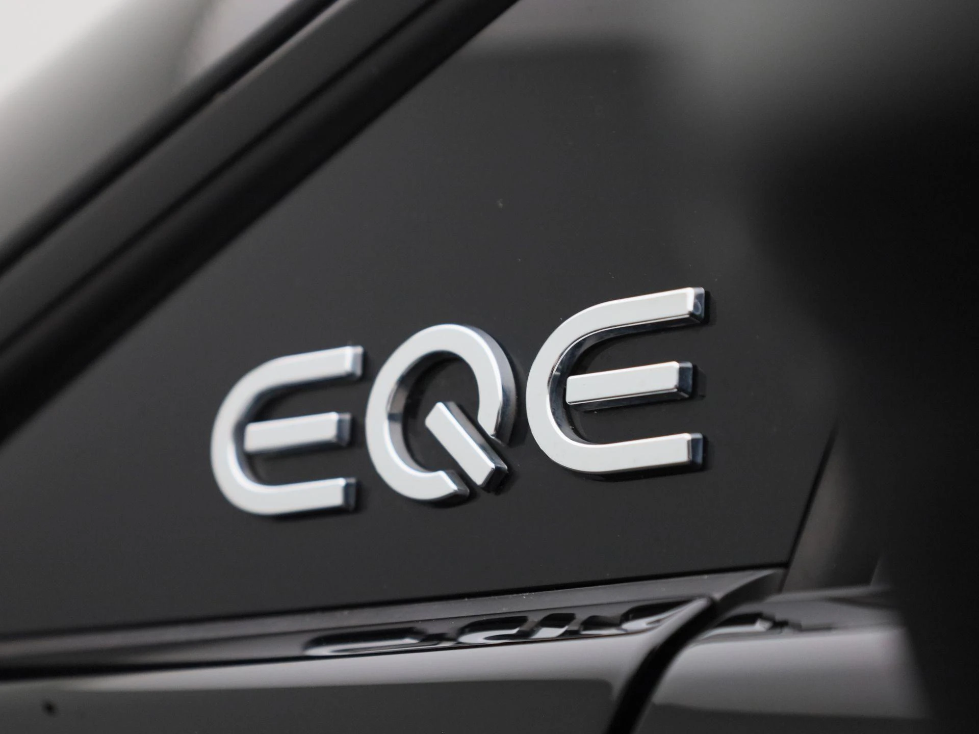 Mercedes-Benz-EQE-image-48