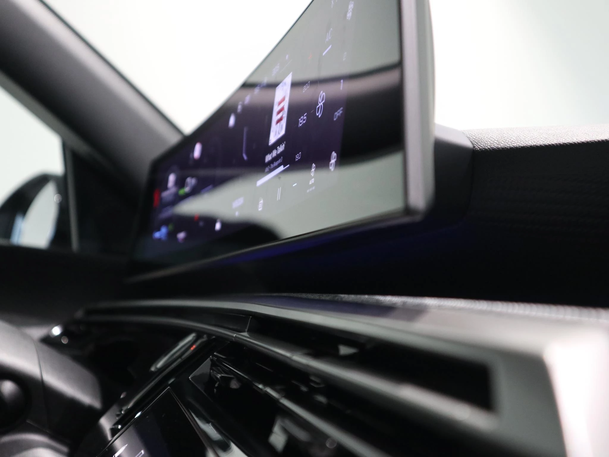 Peugeot-e-3008-image-35