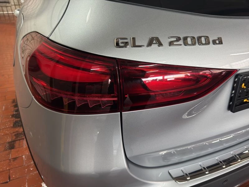 Mercedes-Benz-GLA-image-11