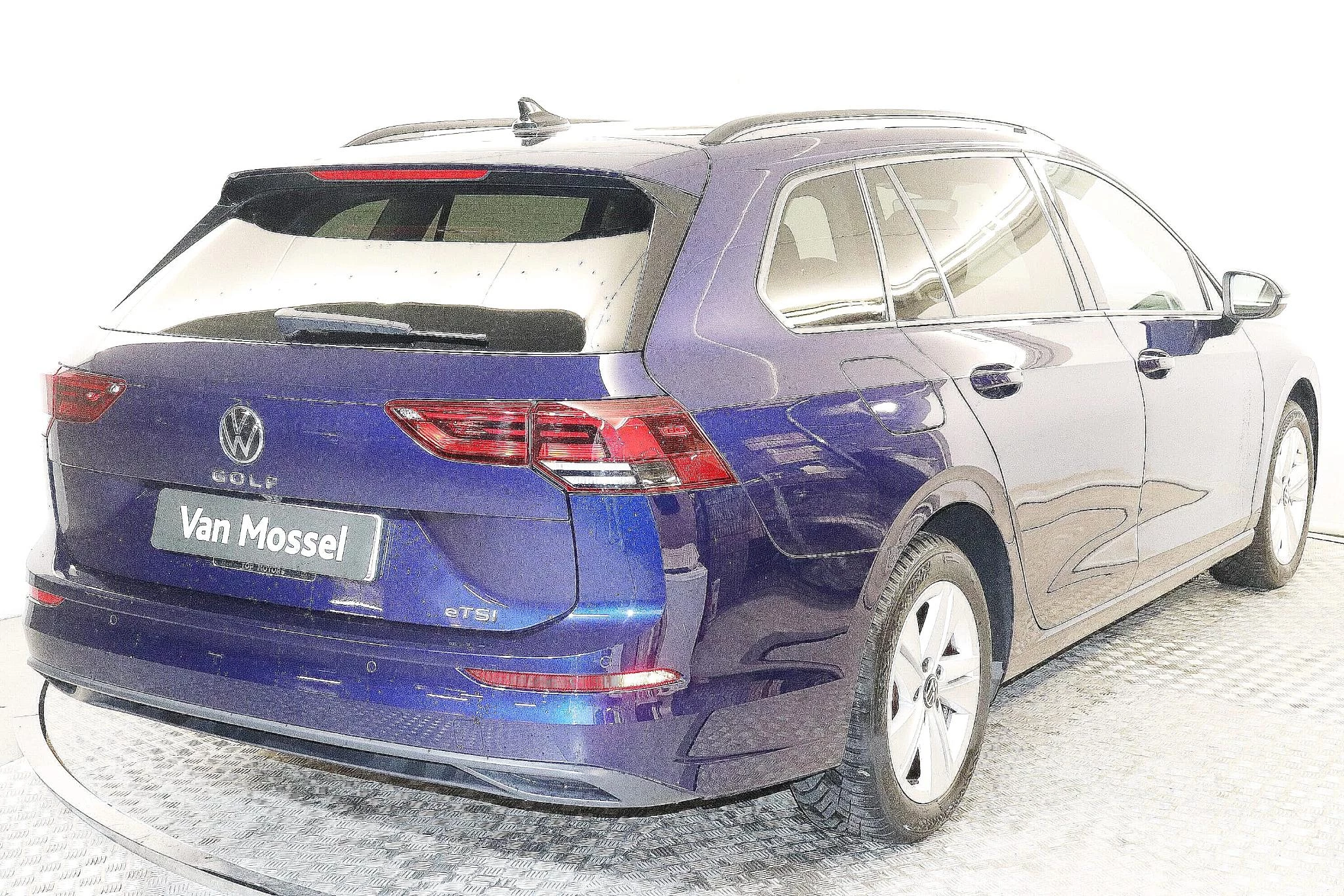 Volkswagen-Golf-image-1