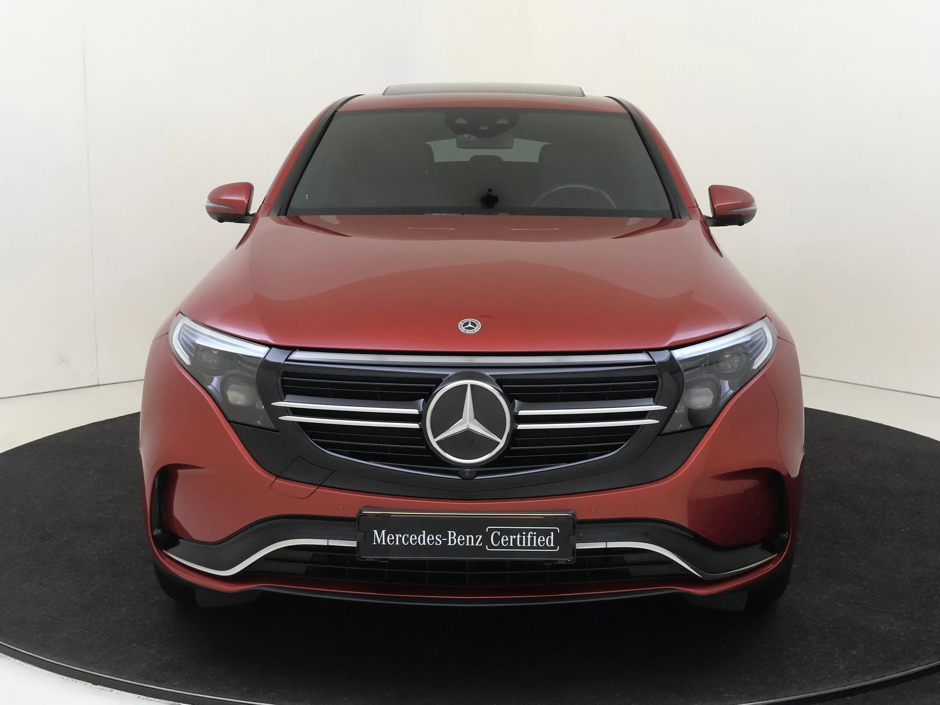 Mercedes-Benz-EQC-image-5