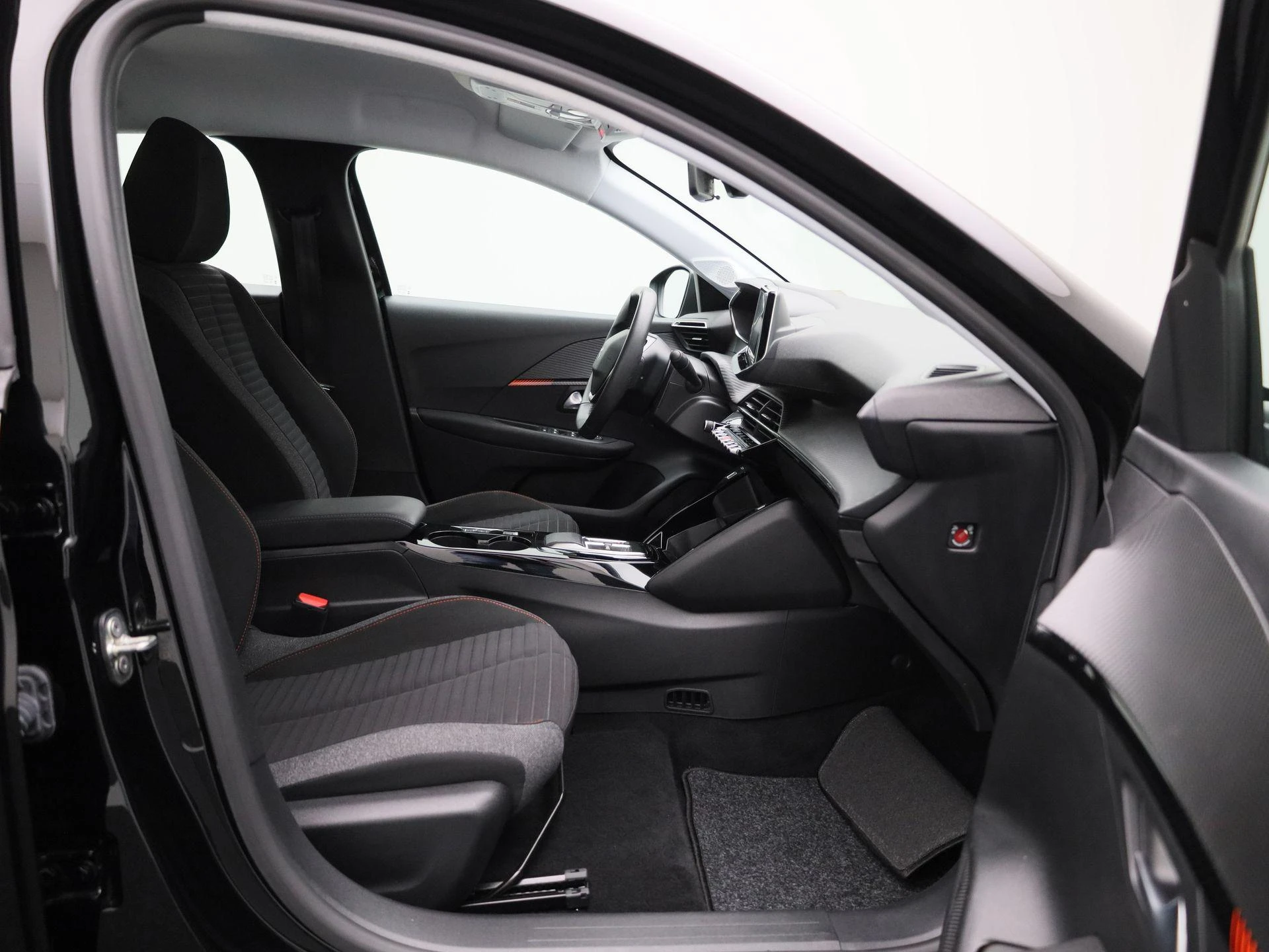 Peugeot-e-208-image-30