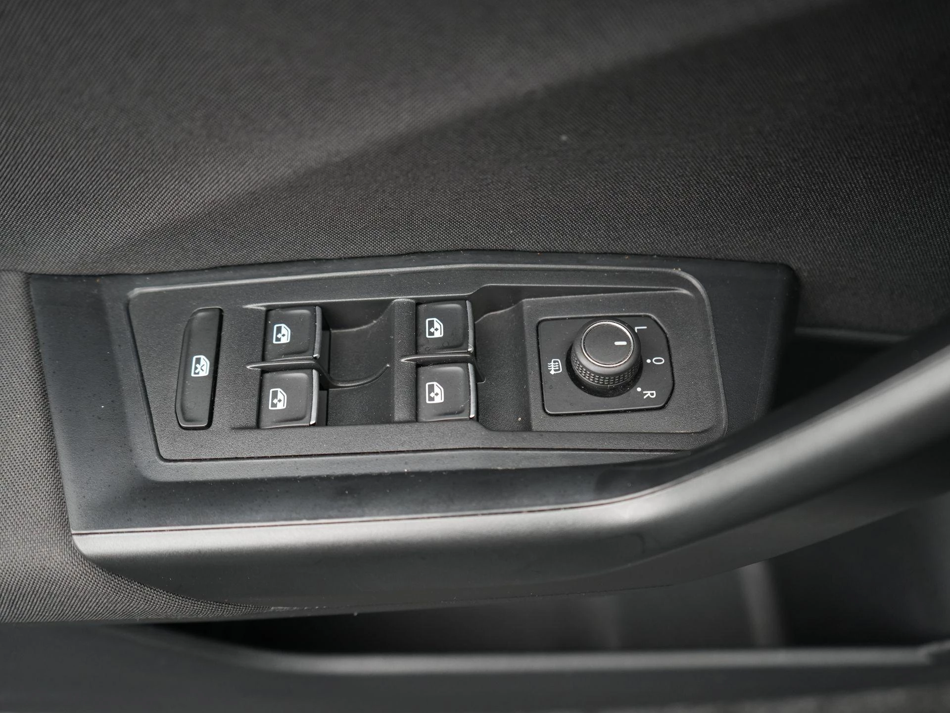 Volkswagen-T-Roc-image-27