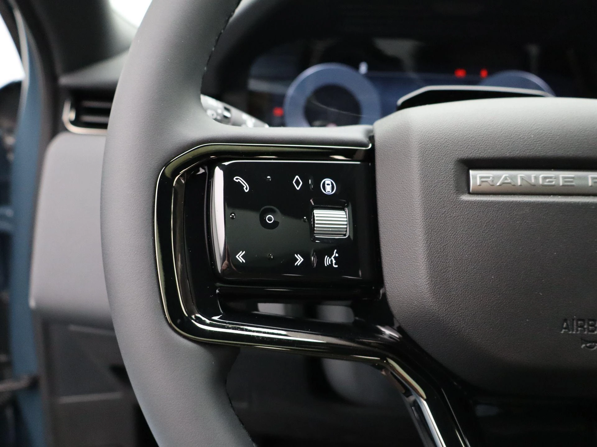 Land Rover-Range Rover Evoque-image-18
