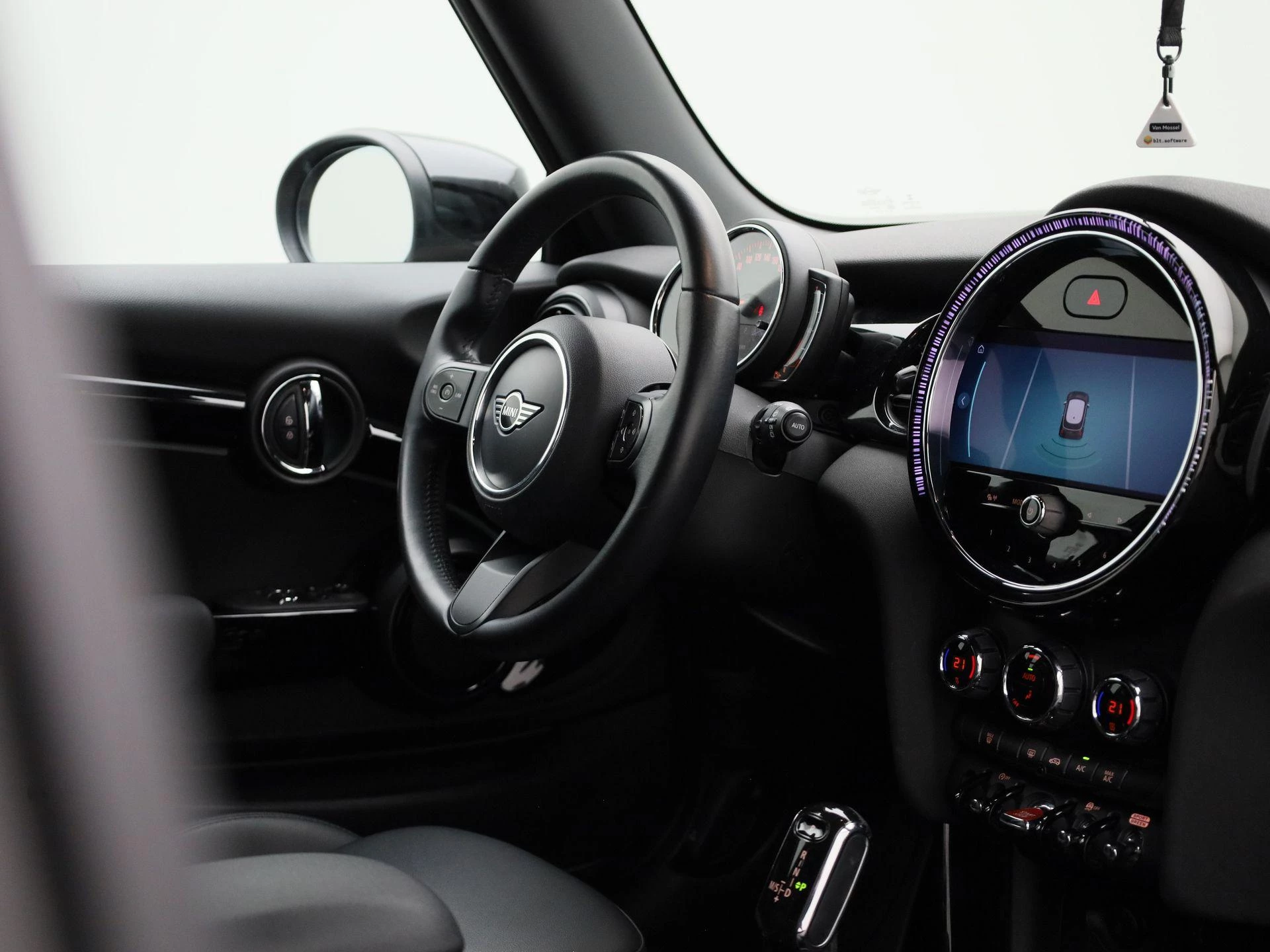 MINI-Cooper-image-31
