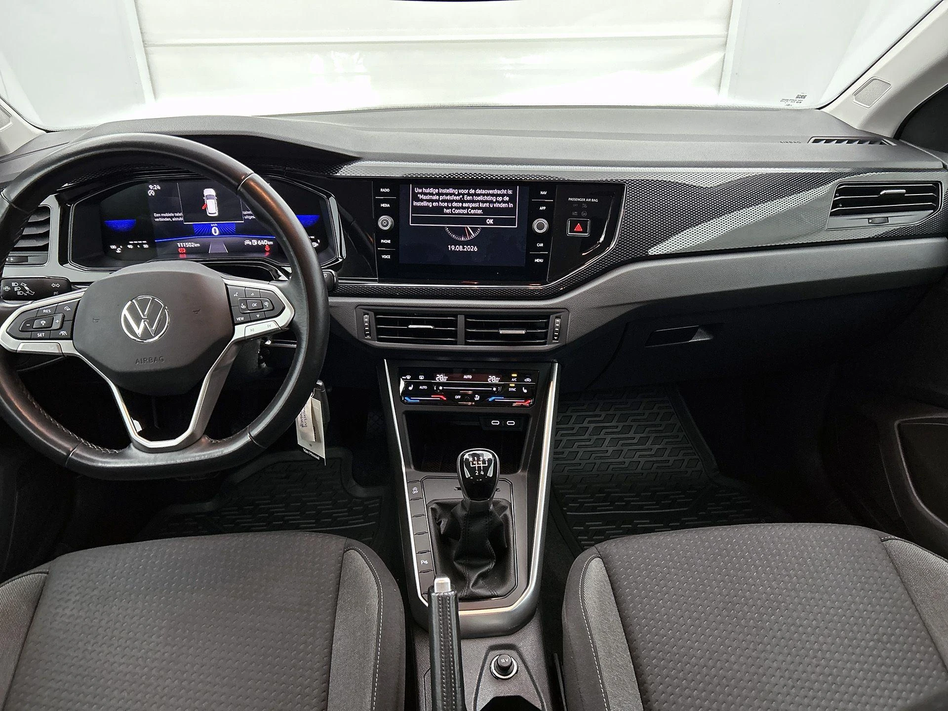 Volkswagen-Polo-image-19