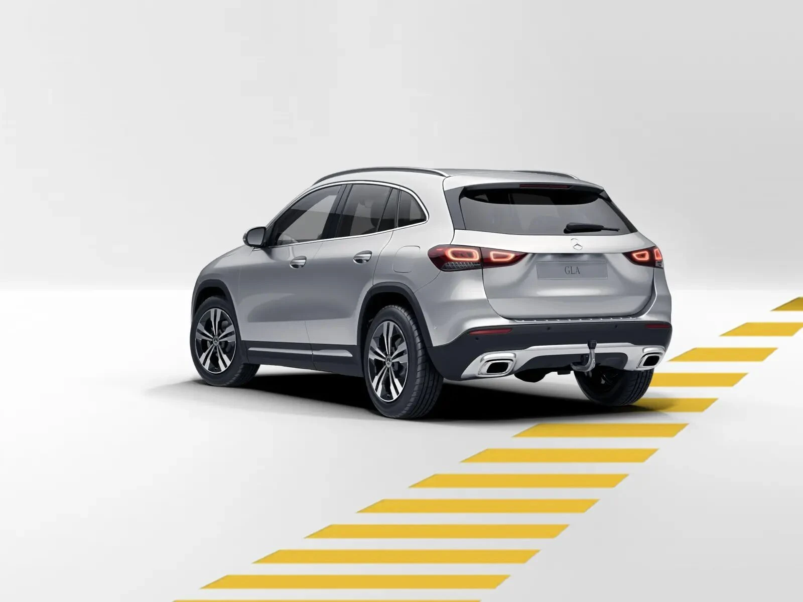 Mercedes-Benz-GLA 180-image-3