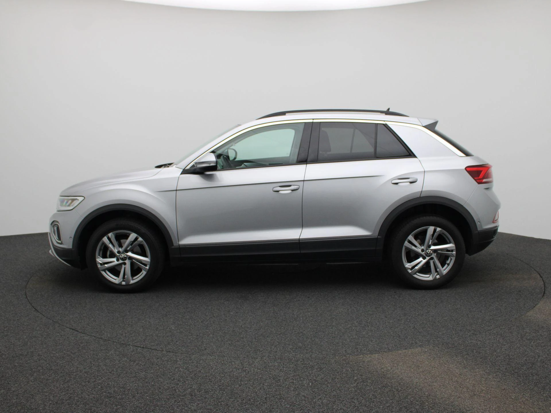 Volkswagen-T-Roc-image-3
