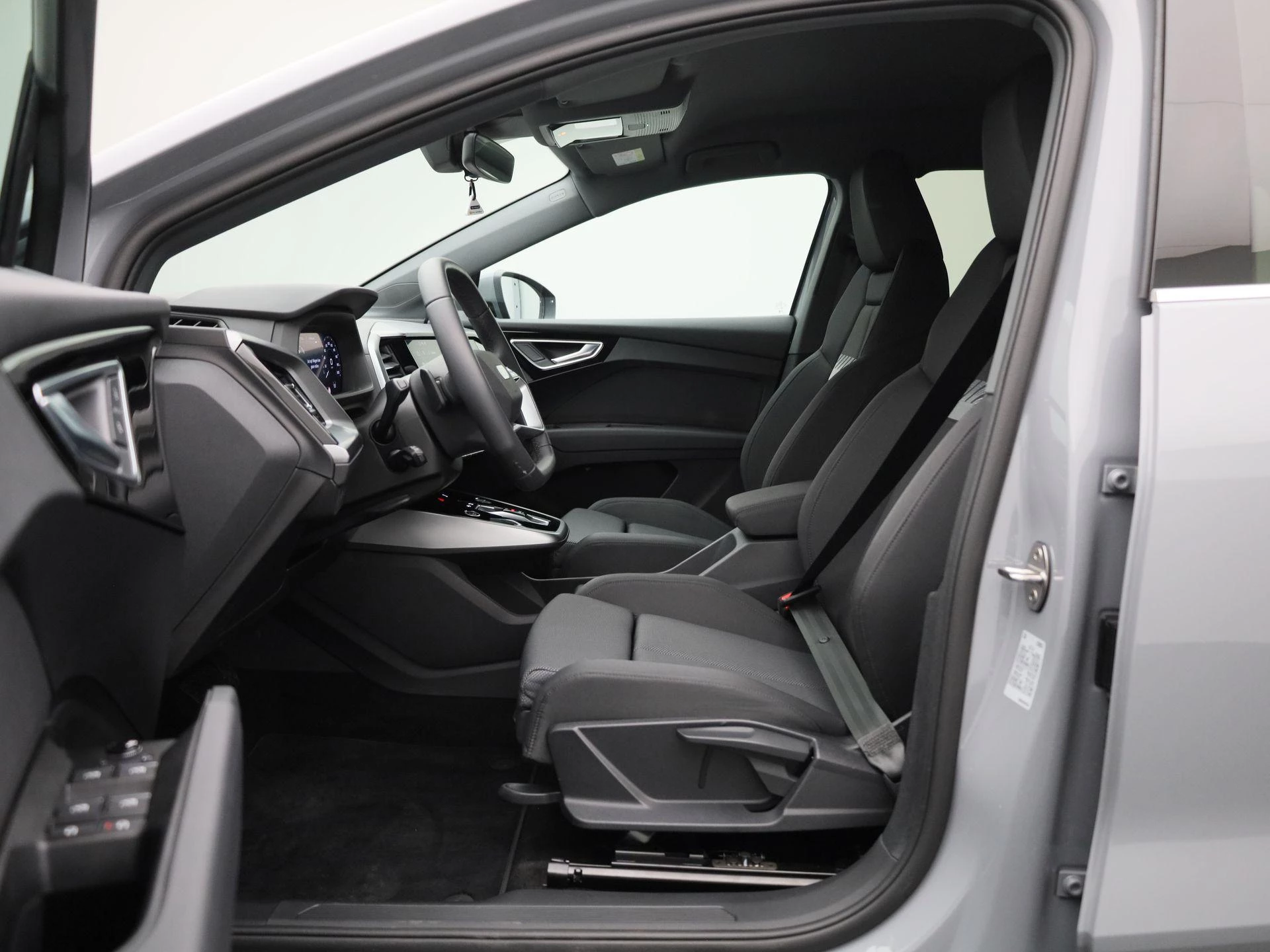 Audi-Q4 e-tron-image-10