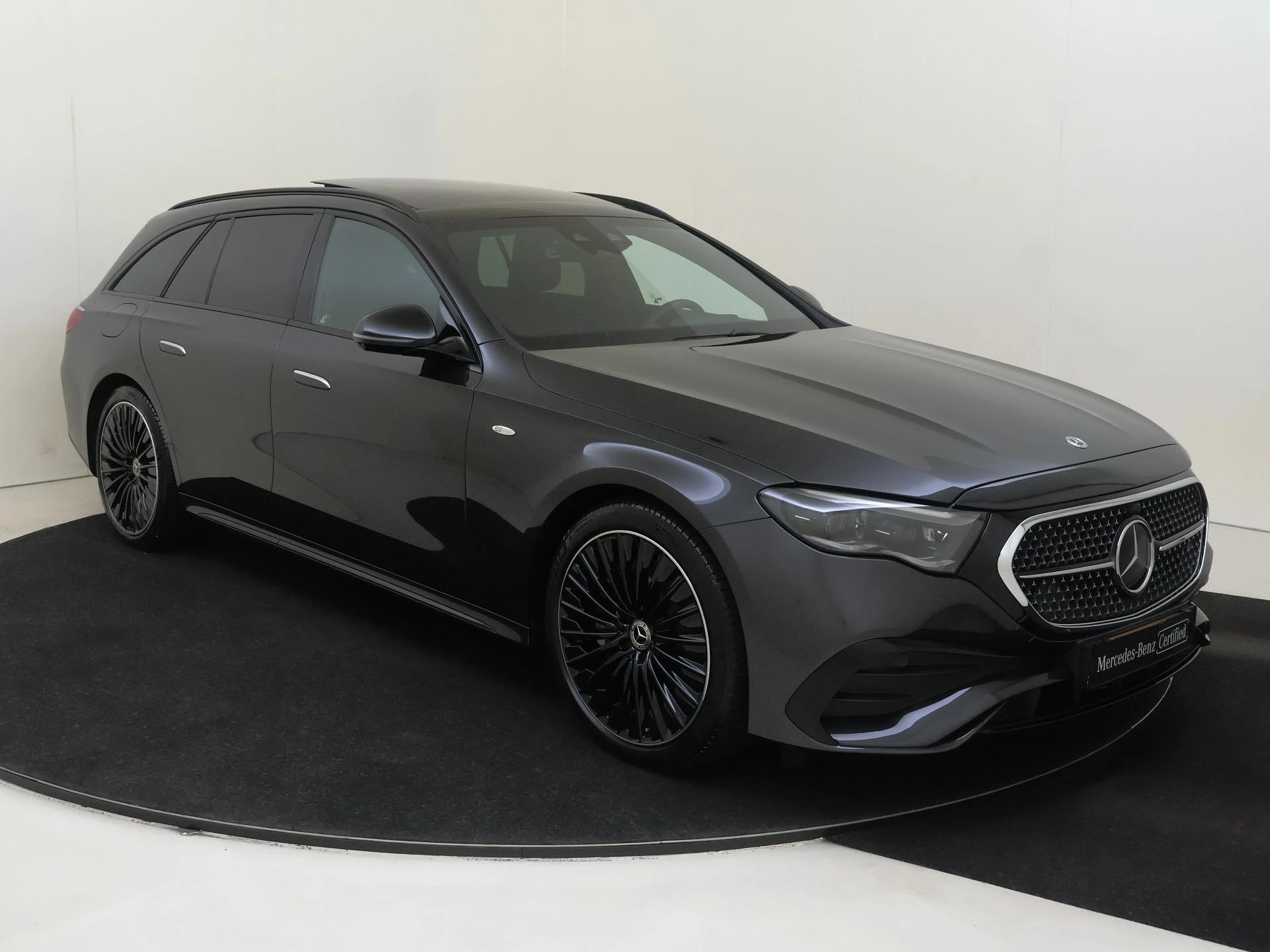 Mercedes-Benz-E-Klasse-image-1