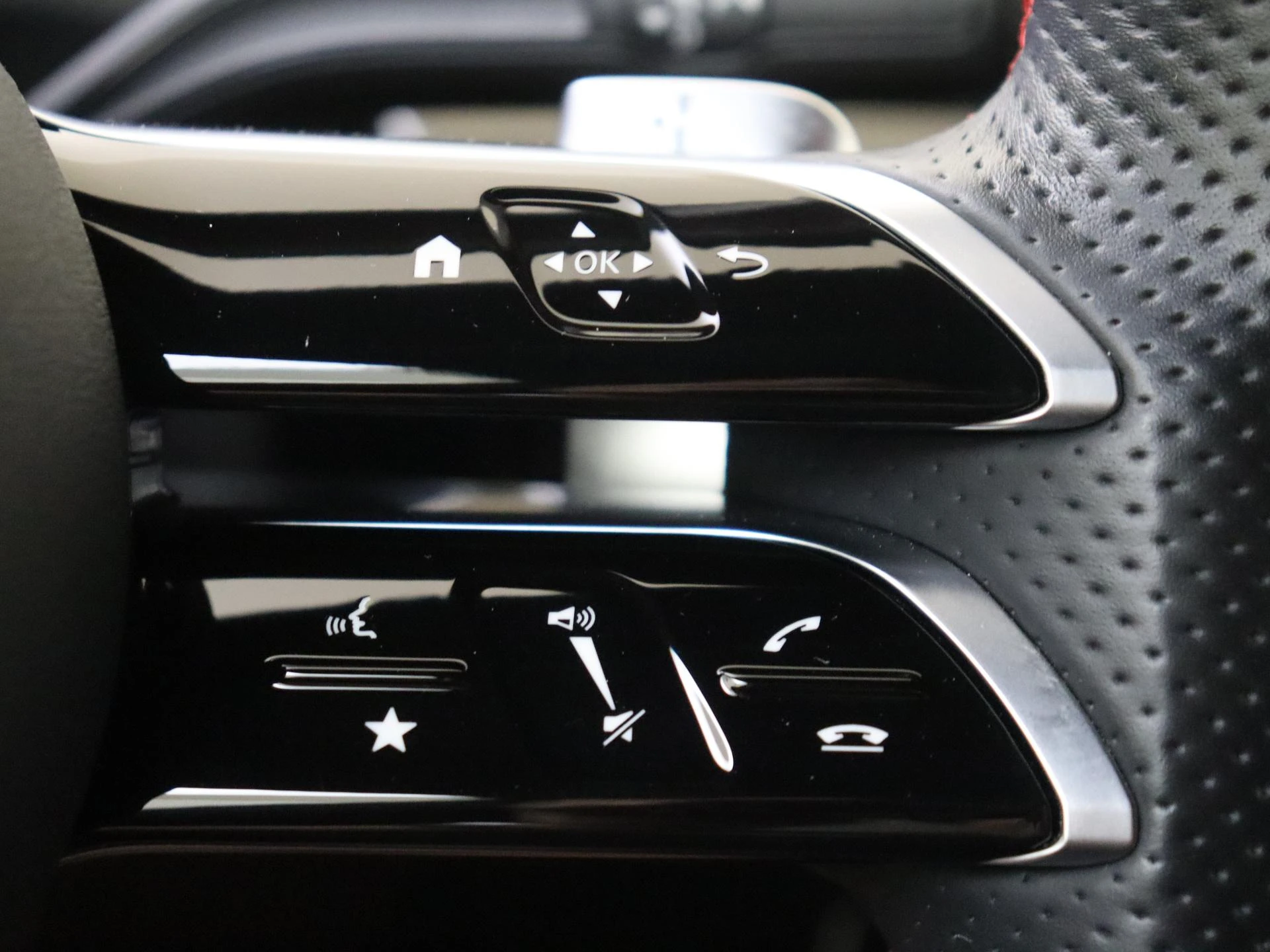 Mercedes-Benz-CLA-image-13