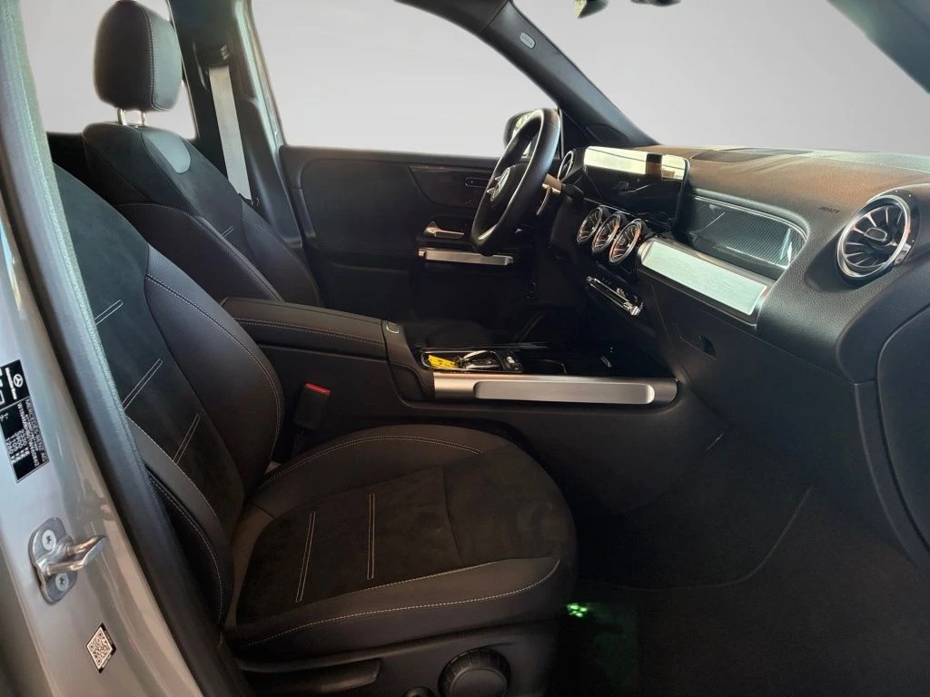 Mercedes-Benz-GLB 200-image-15