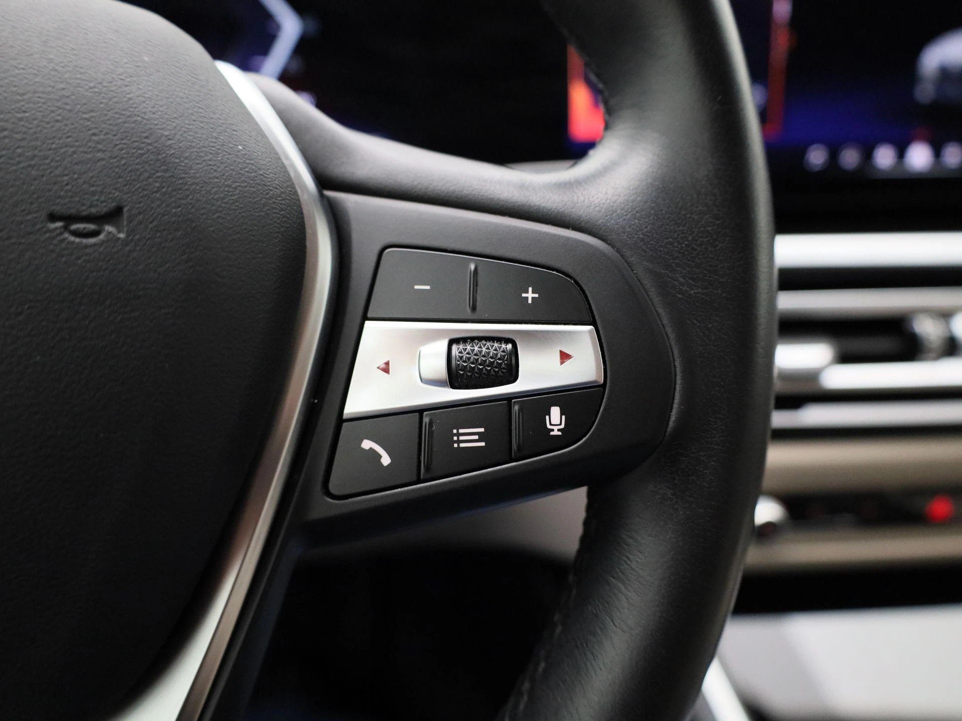 BMW-i4-image-16
