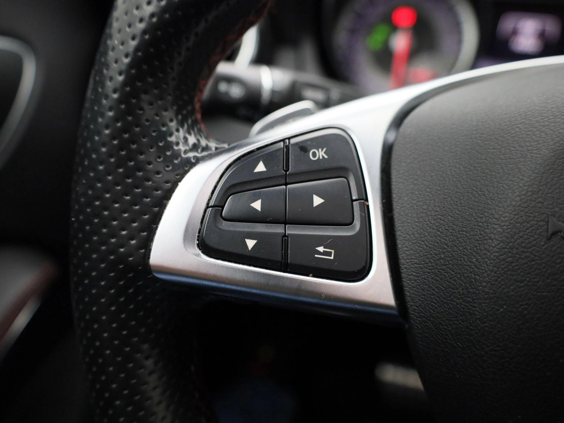 Mercedes-Benz-CLA-image-17