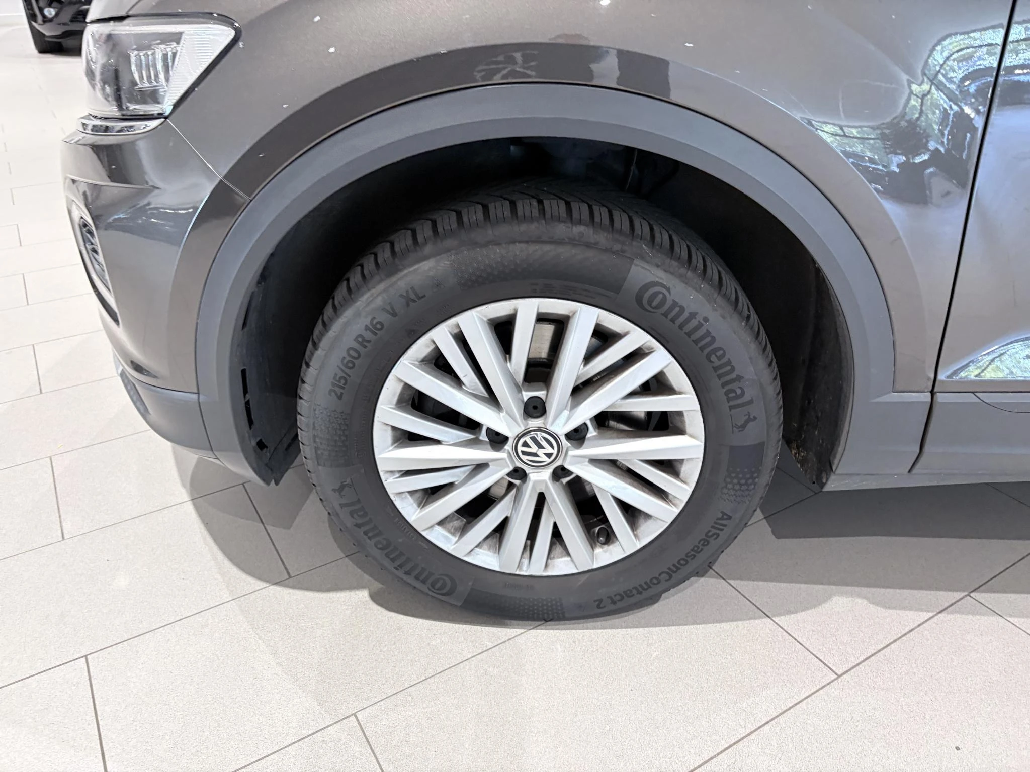 Volkswagen-T-Roc-image-2
