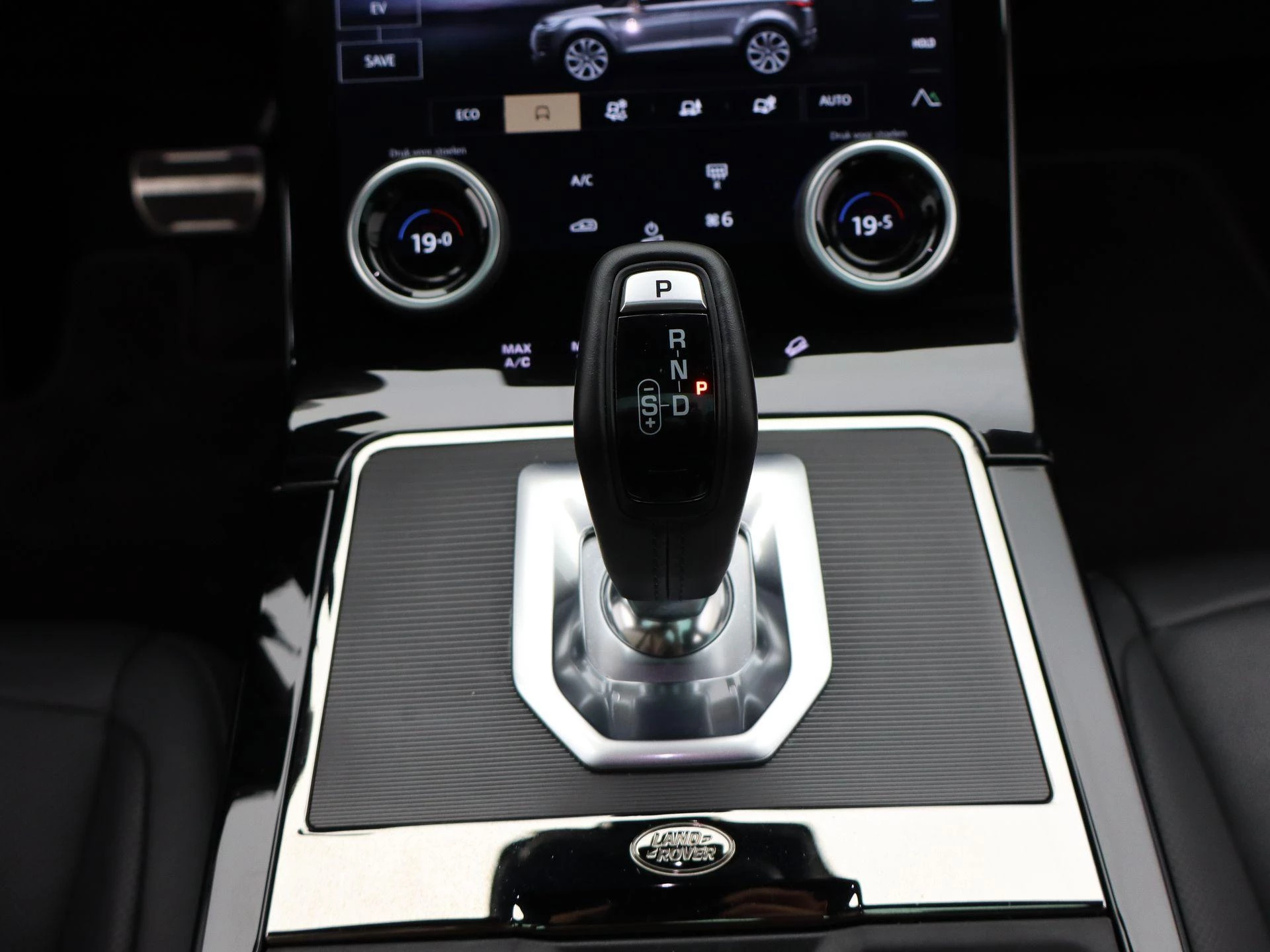 Land Rover-Range Rover Evoque-image-9