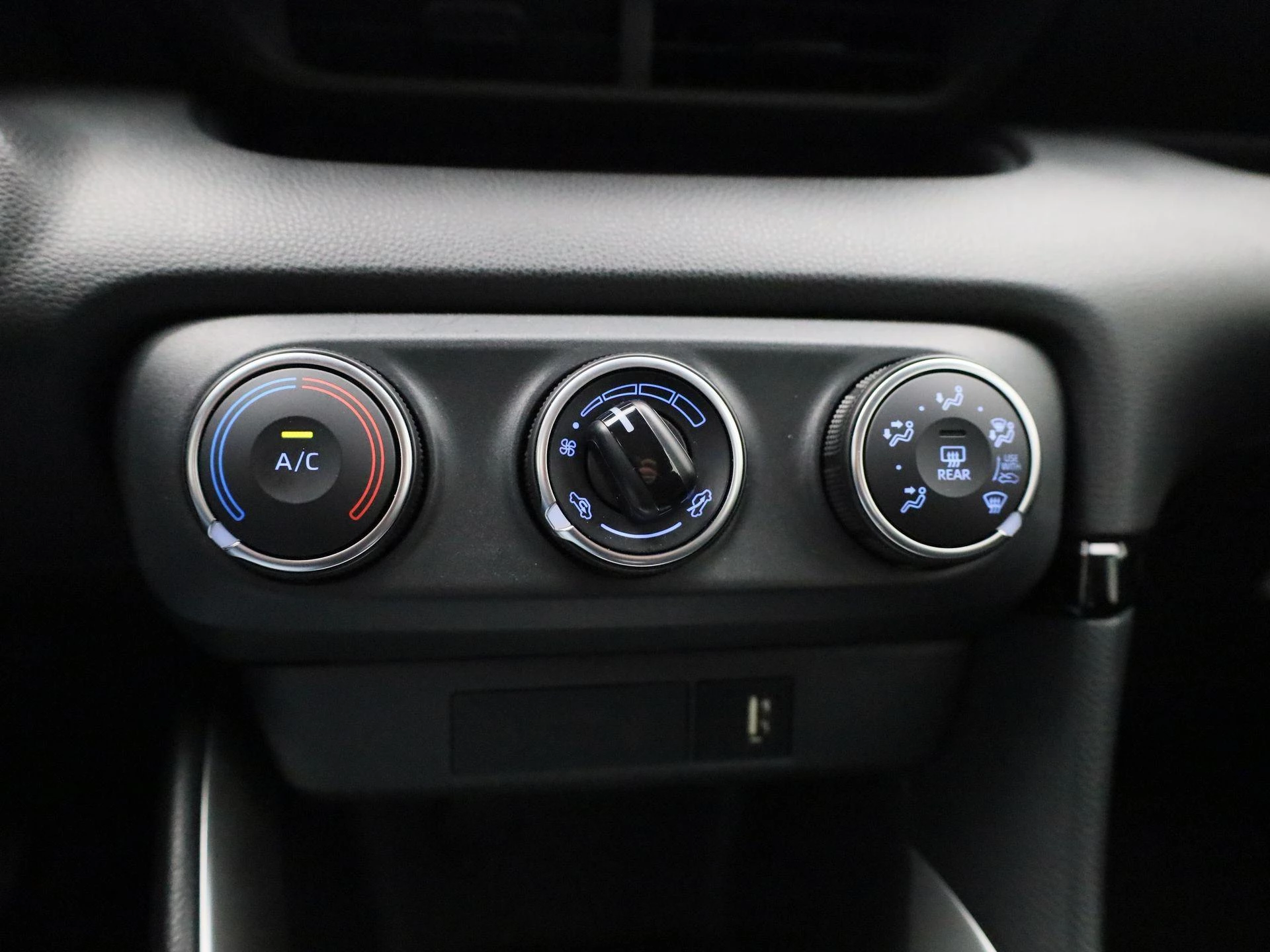 Toyota-Yaris-image-21