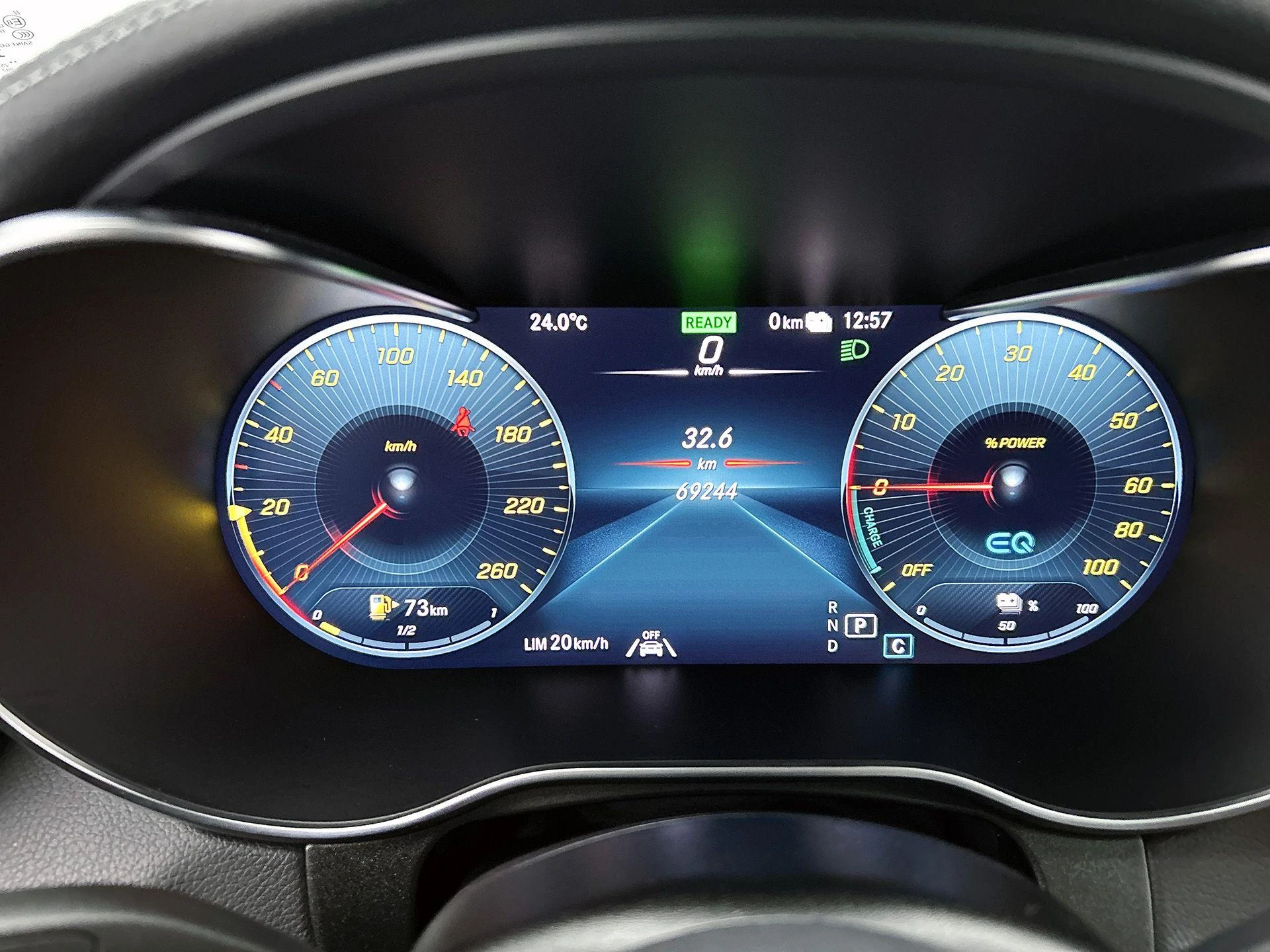 Mercedes-Benz-GLC-image-18