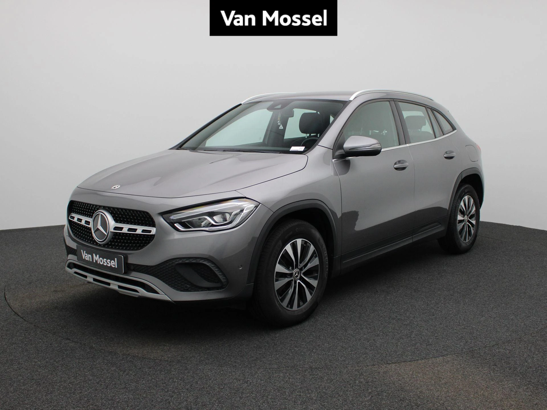 Mercedes-Benz-GLA-image-0