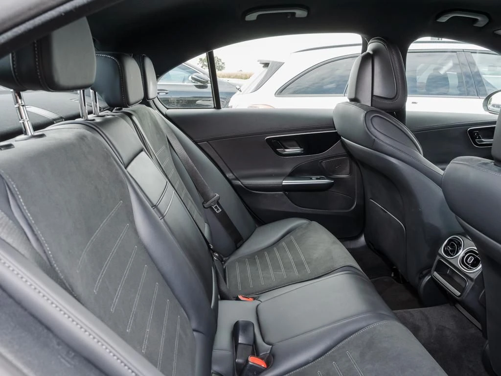 Mercedes-Benz-C-Klasse 300-image-12