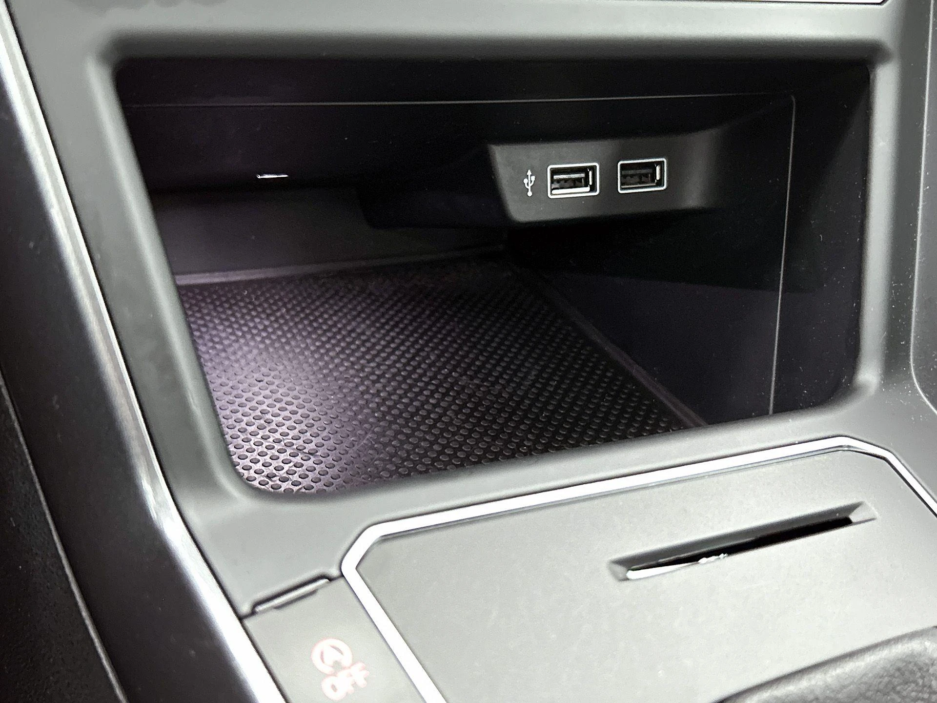 Volkswagen-Polo-image-30