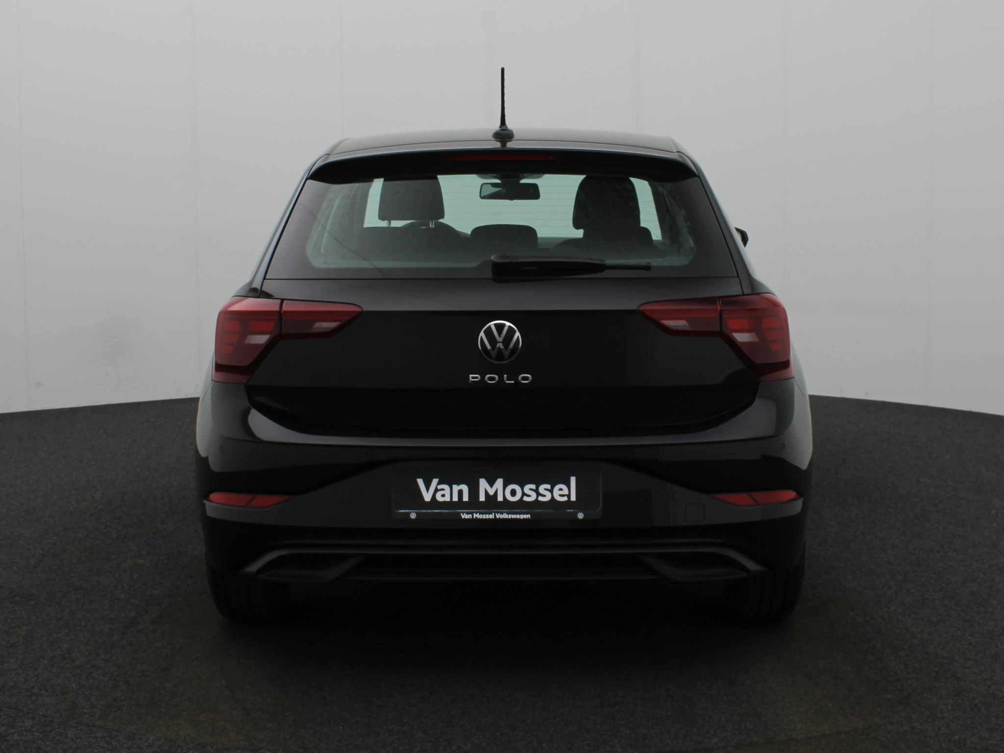 Volkswagen-Polo-image-4