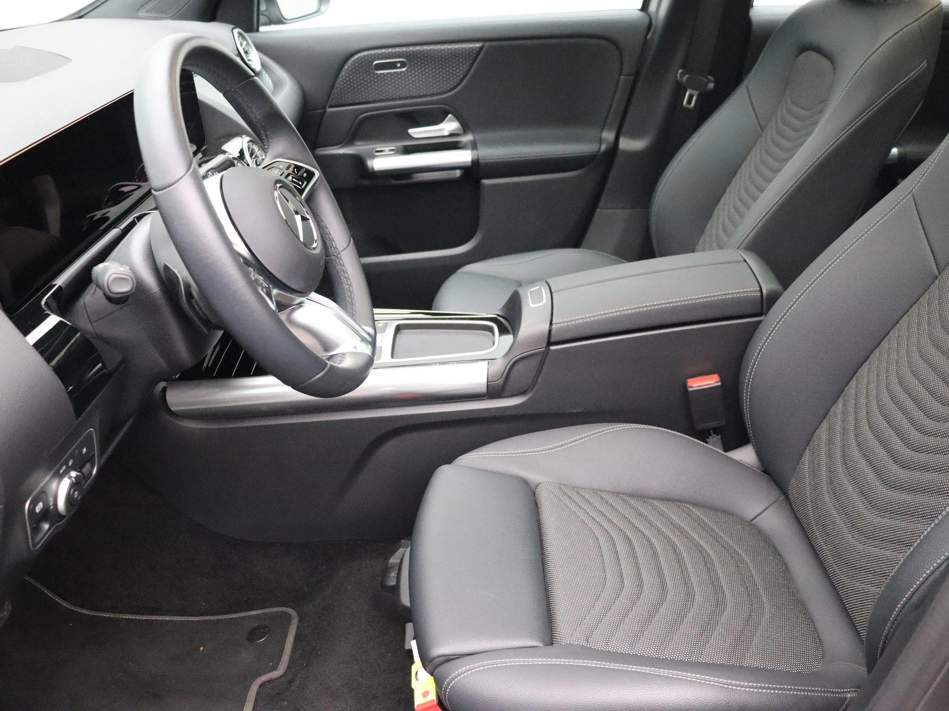Mercedes-Benz EQA 250+ Business Line + PANO DAK + CARPLAY + CAMERA +