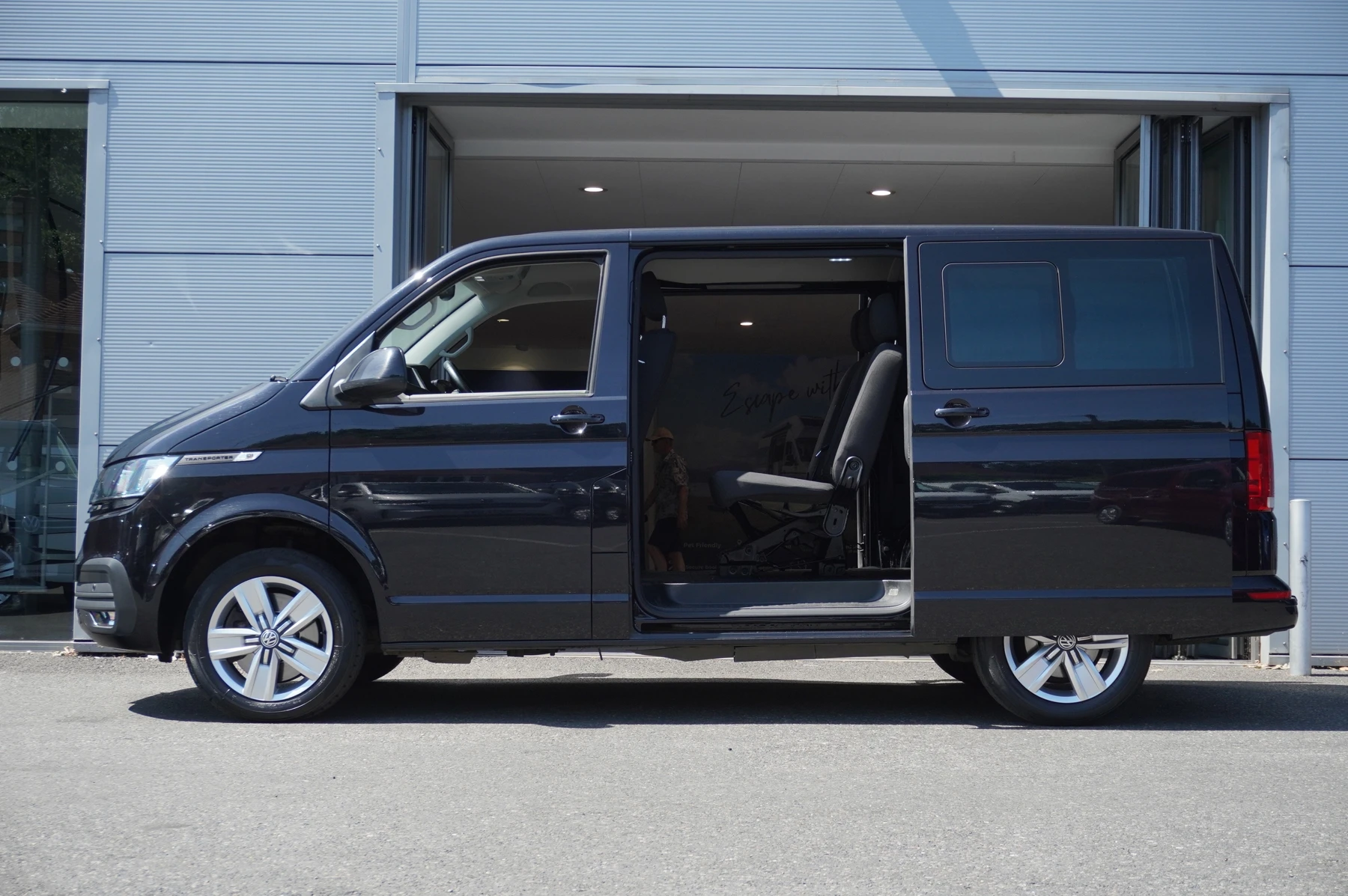 Volkswagen-Transporter-image-22