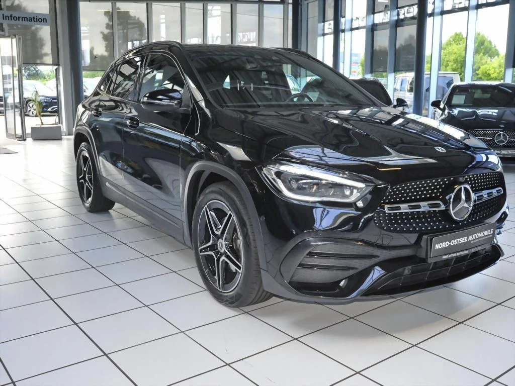 Mercedes-Benz-GLA 200 d-image-4