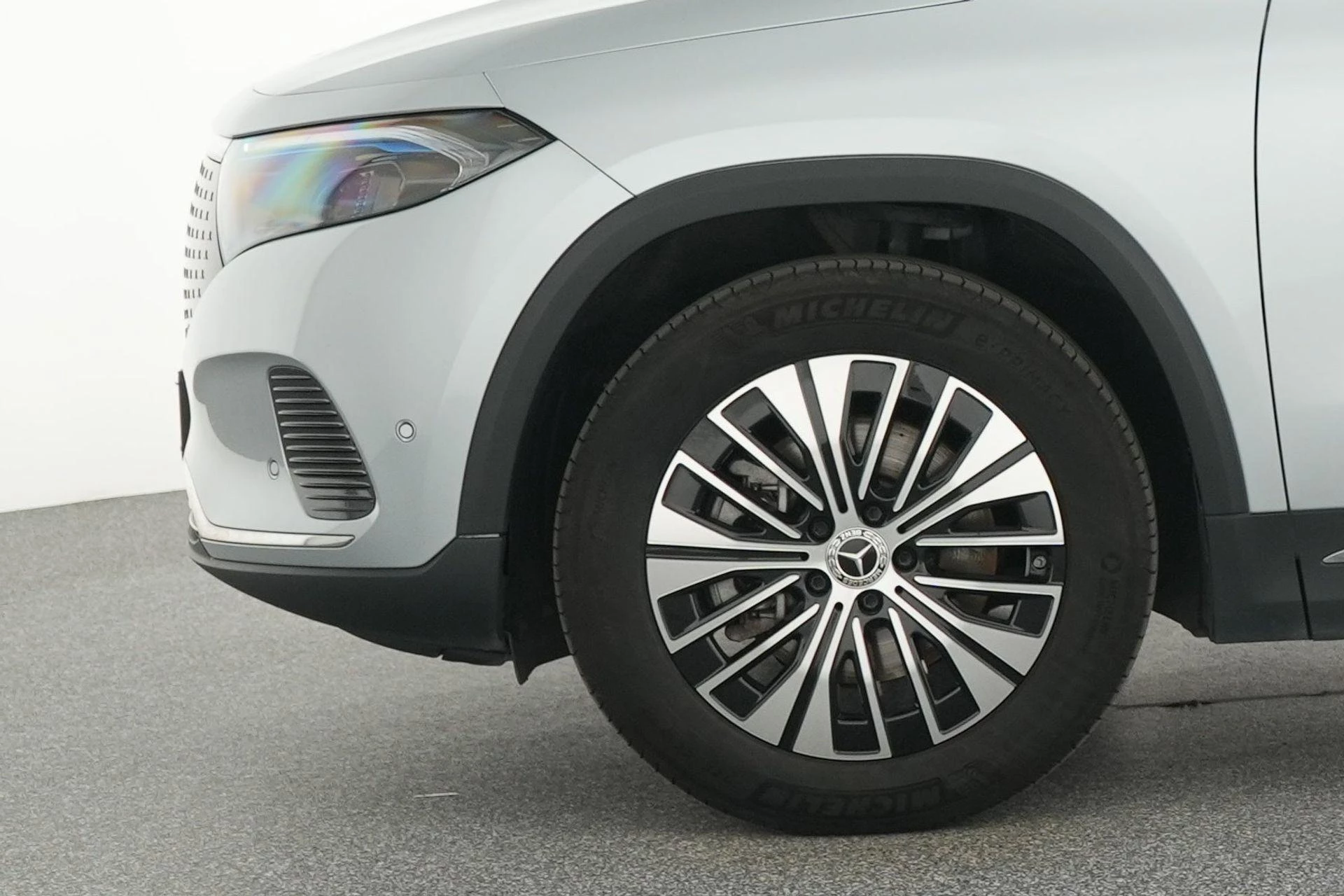 Mercedes-Benz EQA 250+ Business Line + CARPLAY + LED + CAMERA +