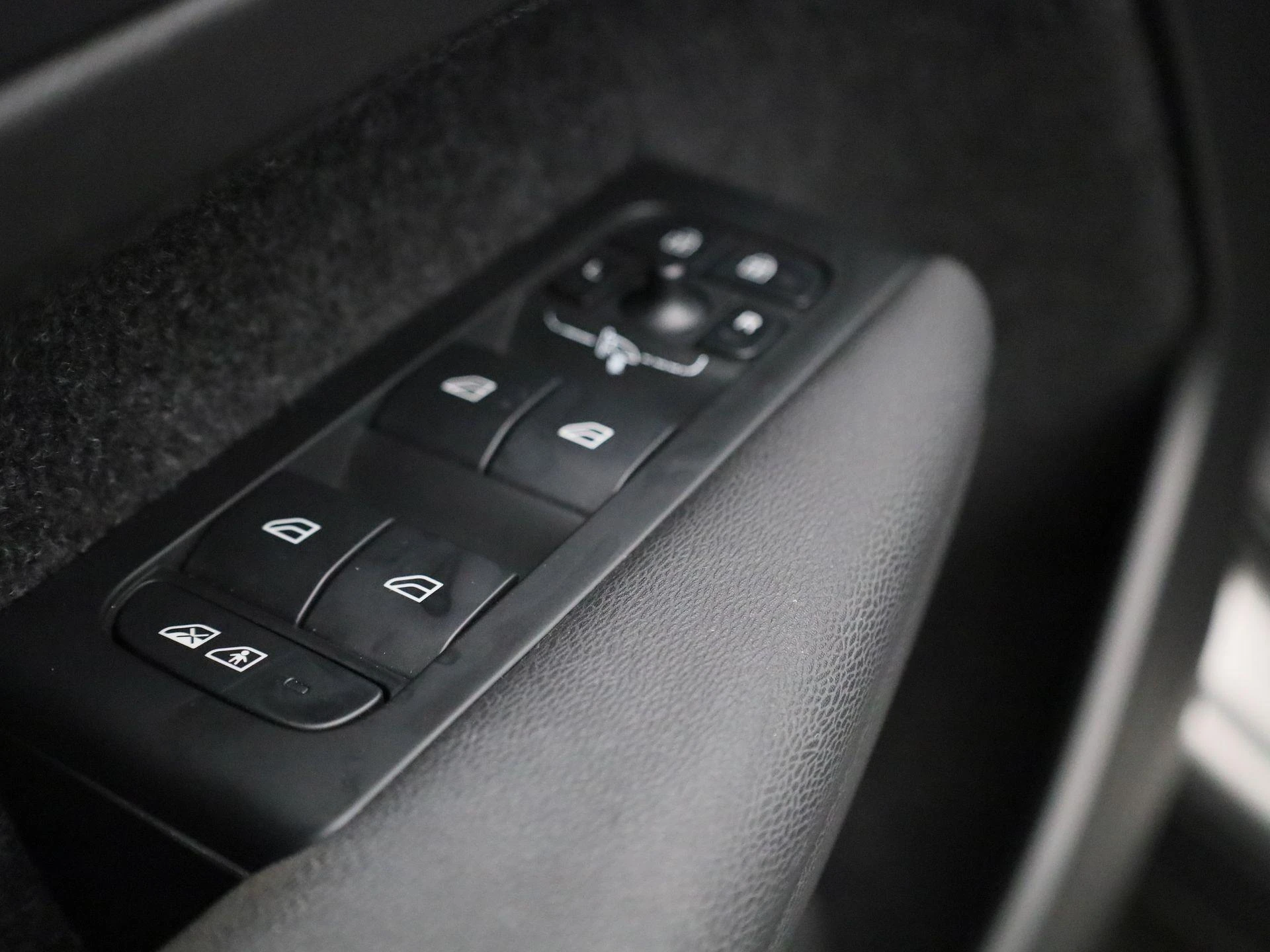 Volvo-C40-image-34