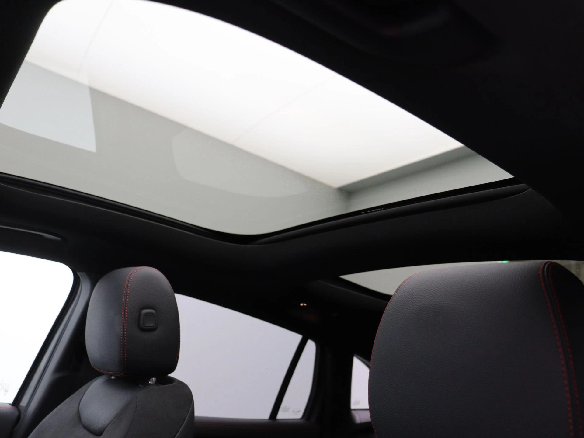 Mercedes-Benz EQA 250+ Star Edition + AMG + PANO DAK + BURMESTER + TREKHAAK + HEAD UP