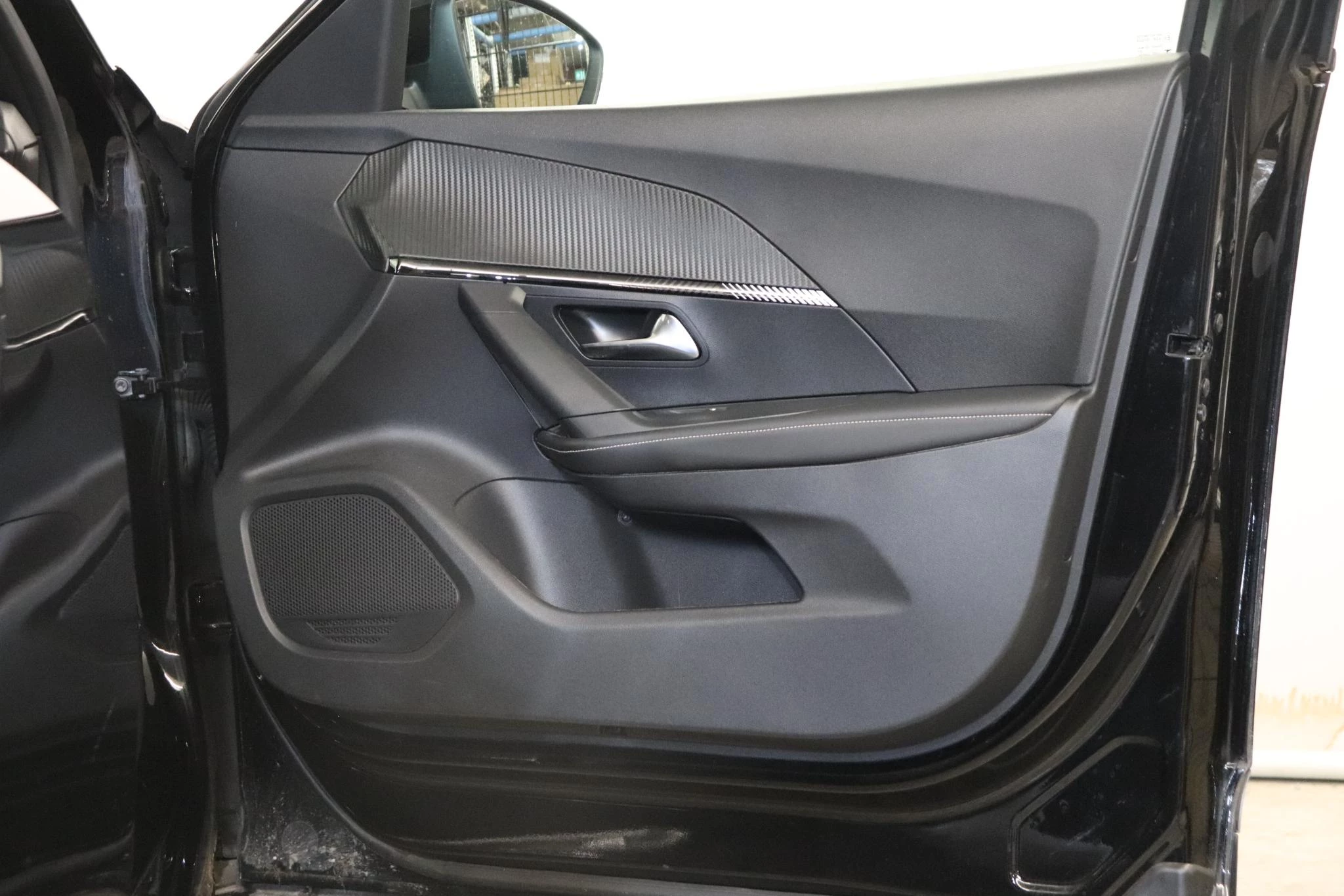 Peugeot-e-2008-image-11