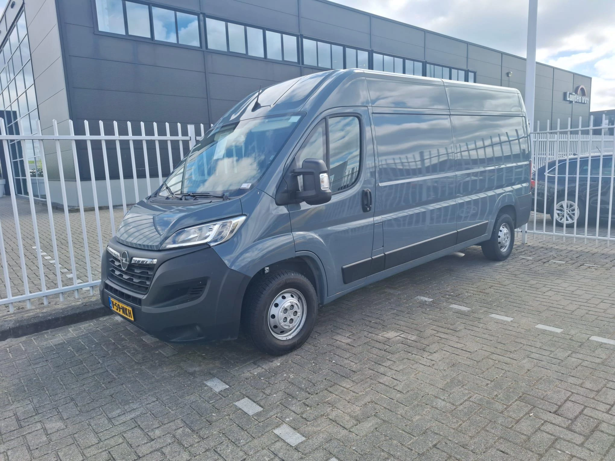 Opel-Movano-image-1