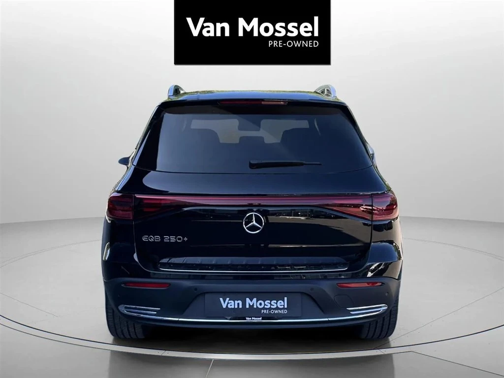 Mercedes-Benz-EQB-image-5