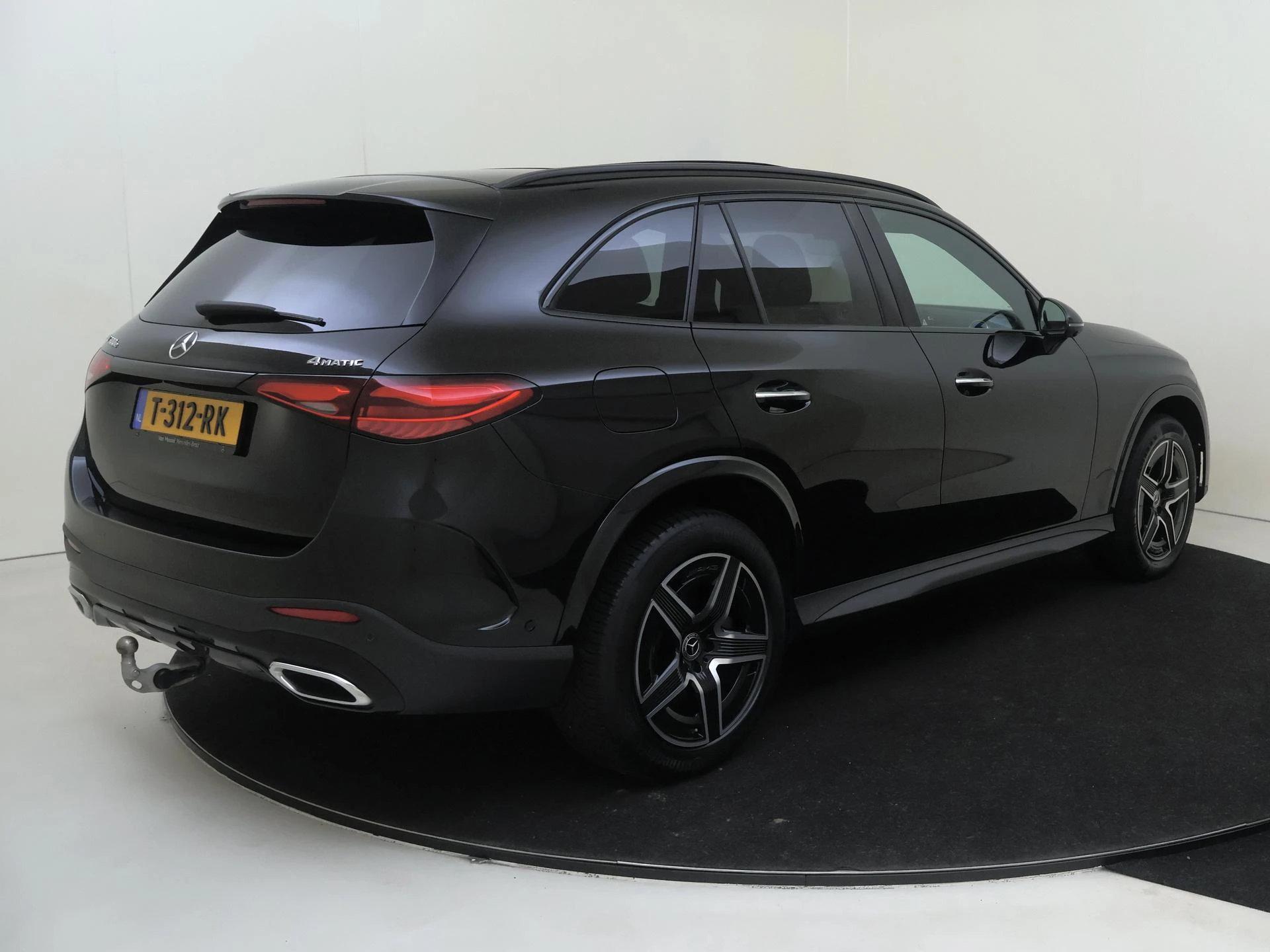 Mercedes-Benz-GLC-image-1