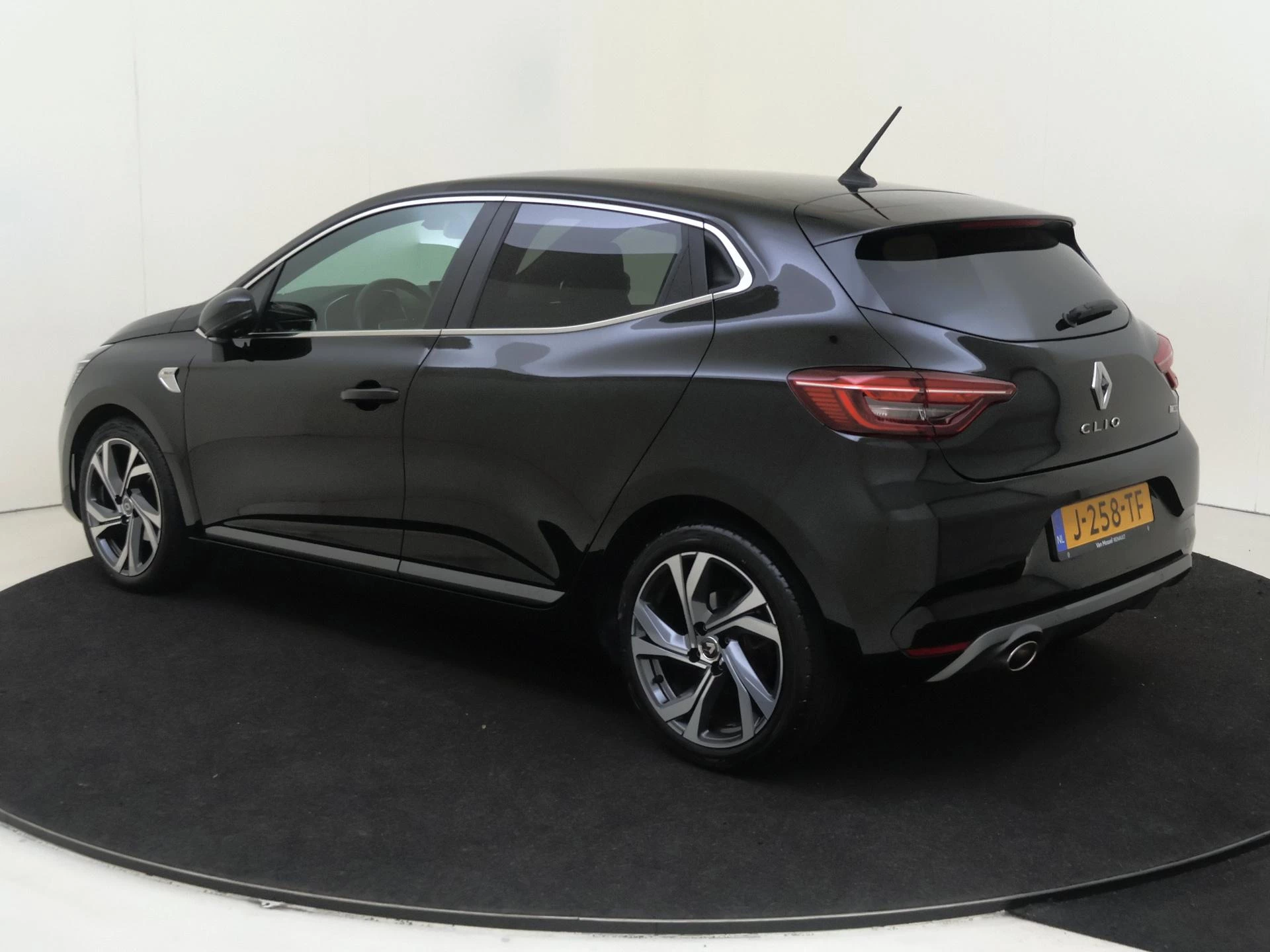 Renault-Clio-image-2