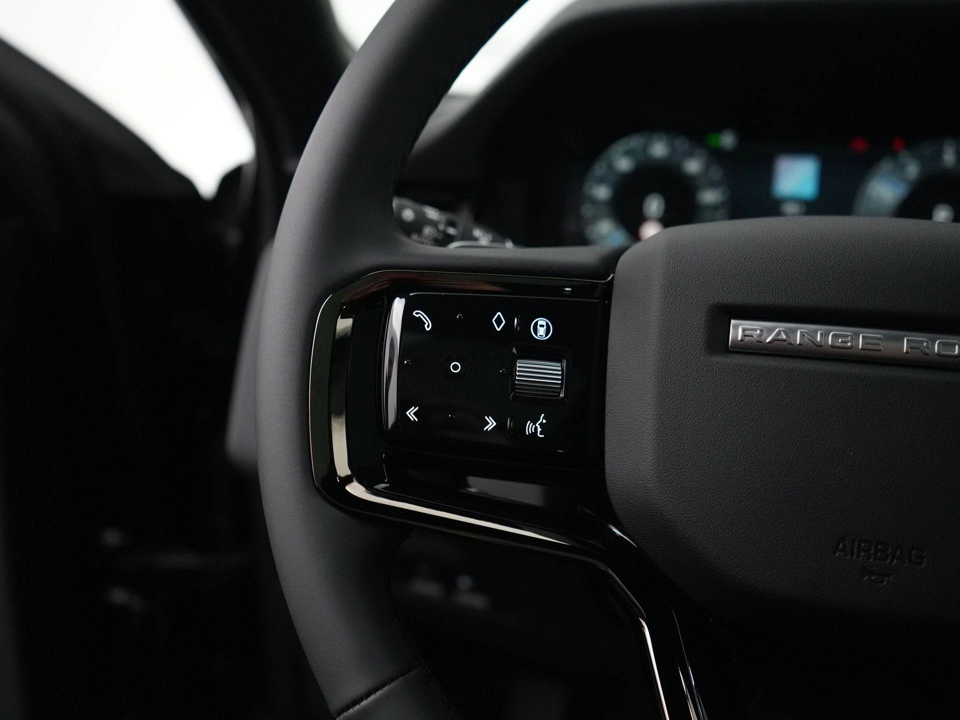 Land Rover-Range Rover Evoque-image-9