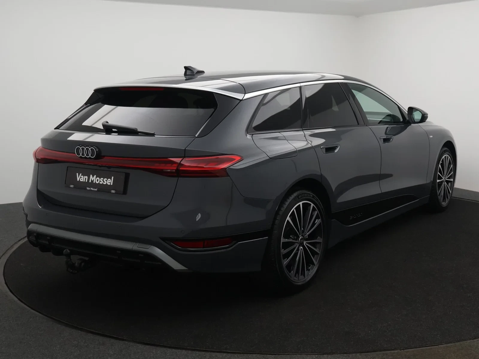 Audi-A6 Avant e-tron-image-1